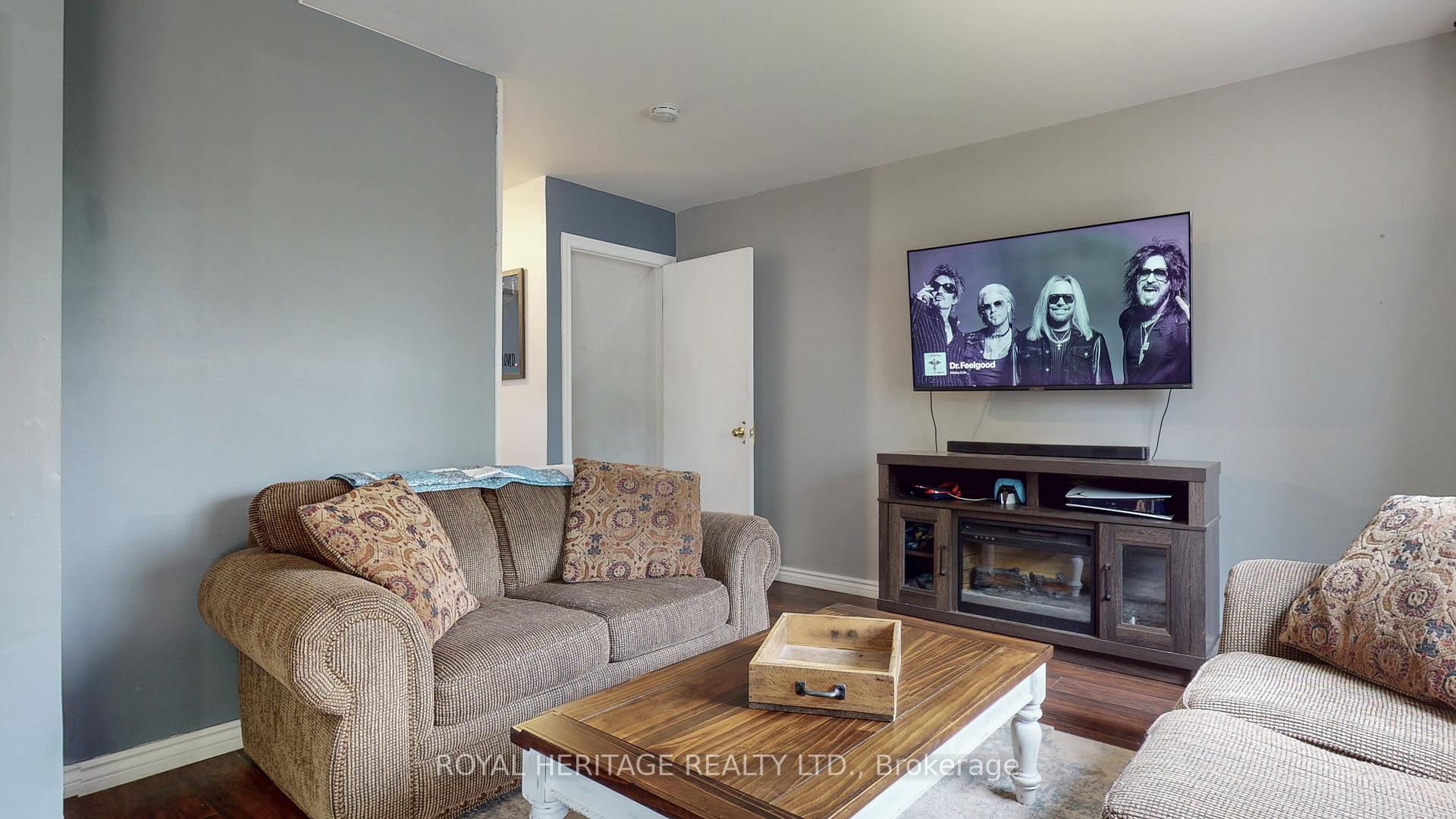 Photo 6 of 621 Cobblehill Drive, Oshawa, Pinecrest — HOMEH