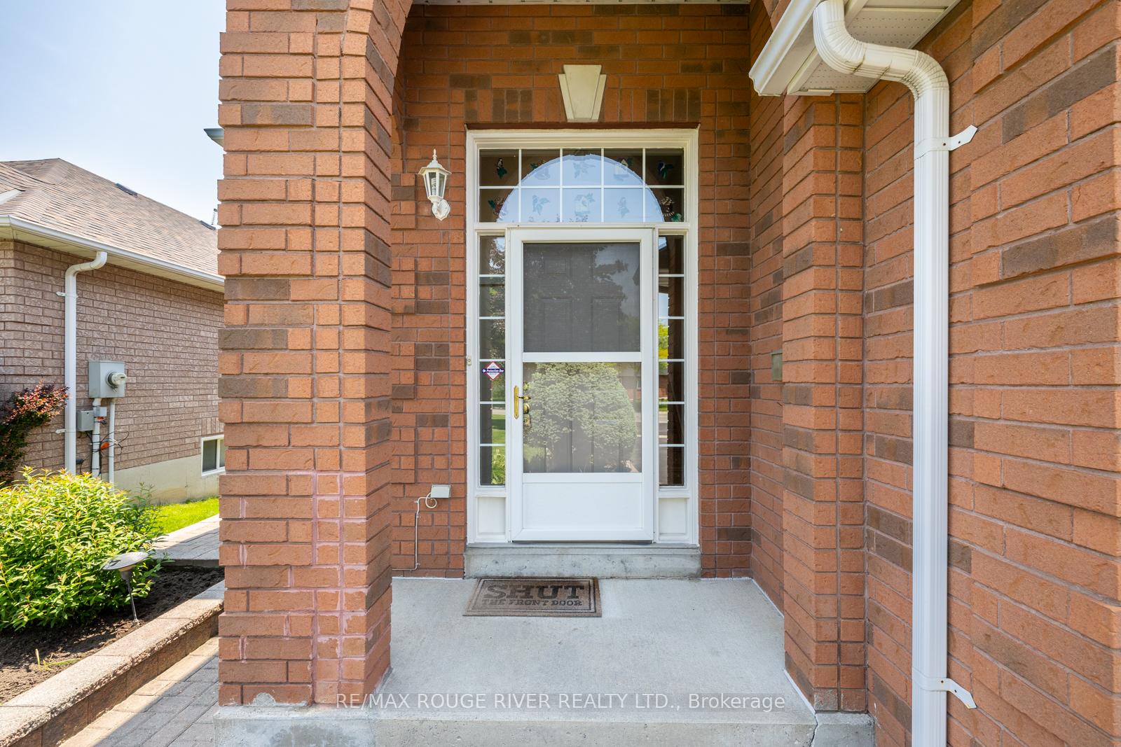Photo 3 of 887 Beatrice Street E, Oshawa, Pinecrest — HOMEH