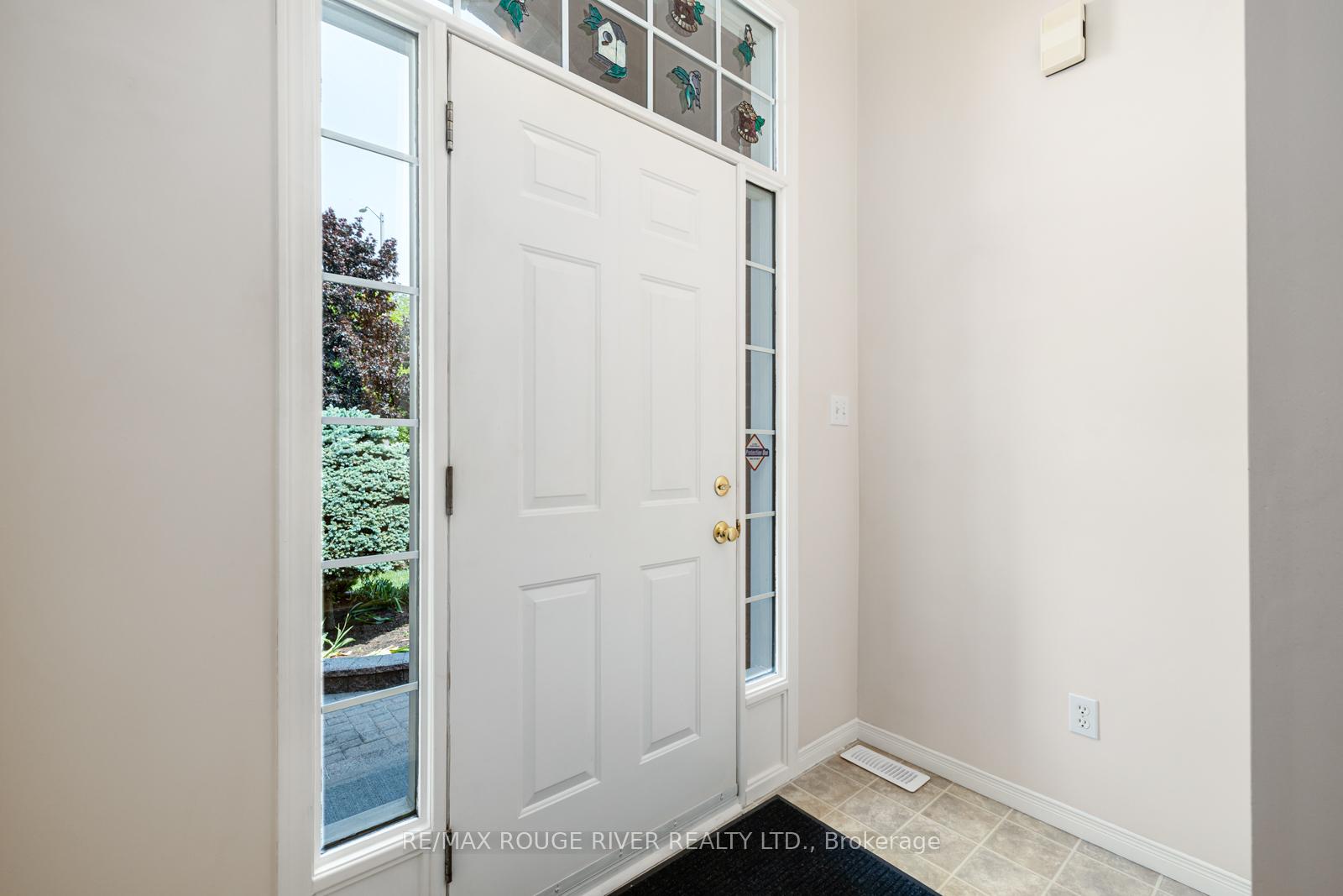 Photo 4 of 887 Beatrice Street E, Oshawa, Pinecrest — HOMEH