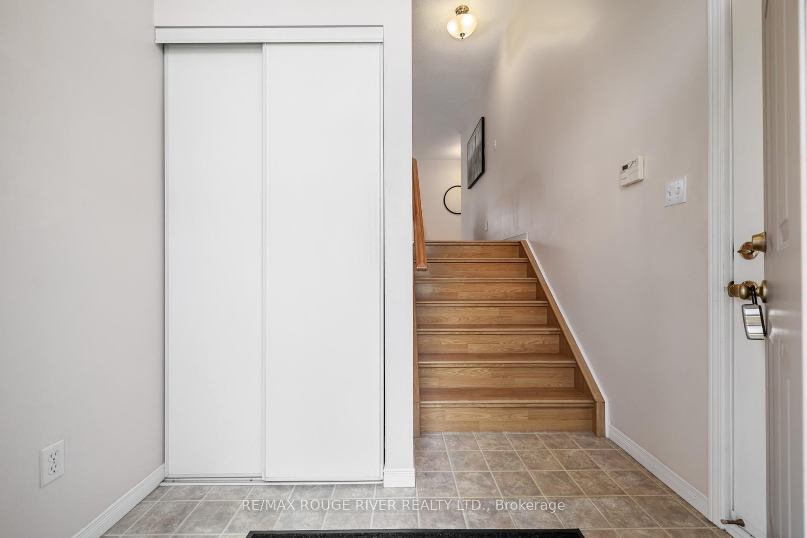 Photo 5 of 887 Beatrice Street E, Oshawa, Pinecrest — HOMEH