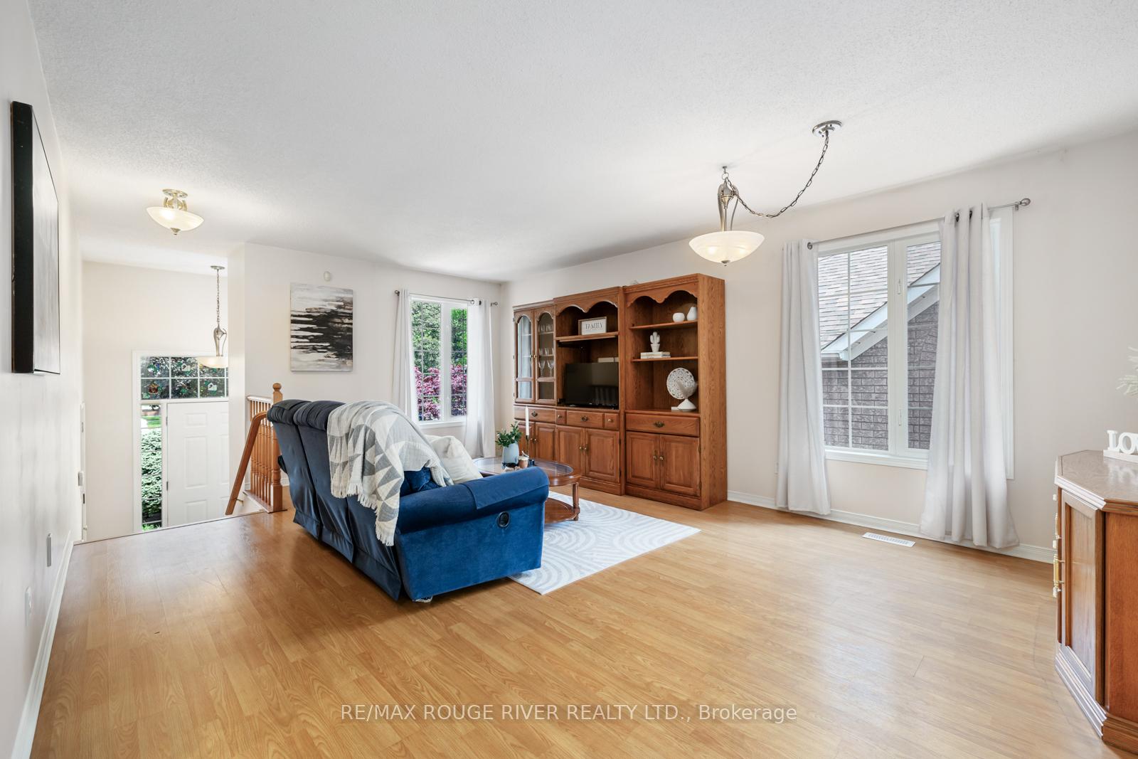 Photo 6 of 887 Beatrice Street E, Oshawa, Pinecrest — HOMEH