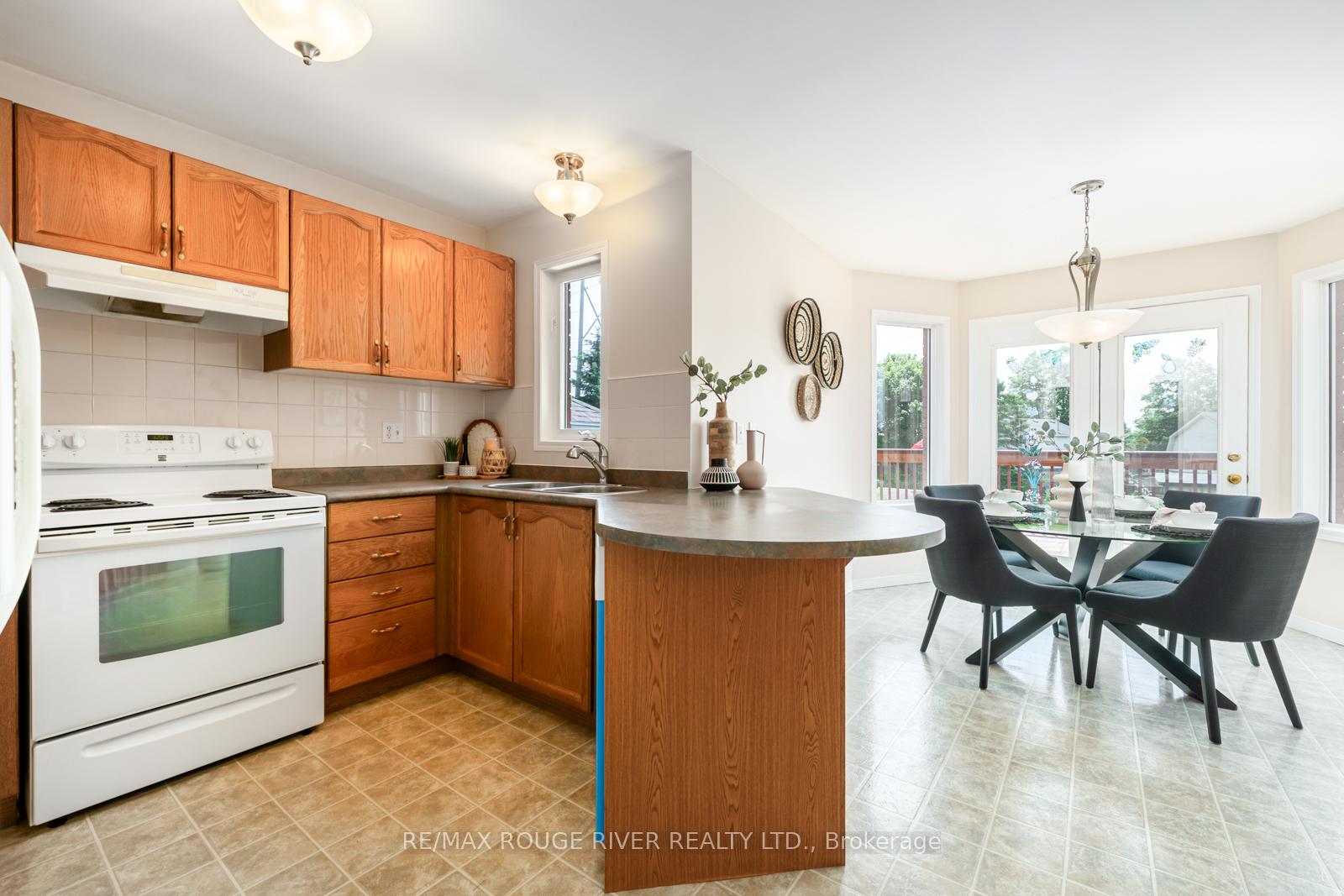 Photo 9 of 887 Beatrice Street E, Oshawa, Pinecrest — HOMEH