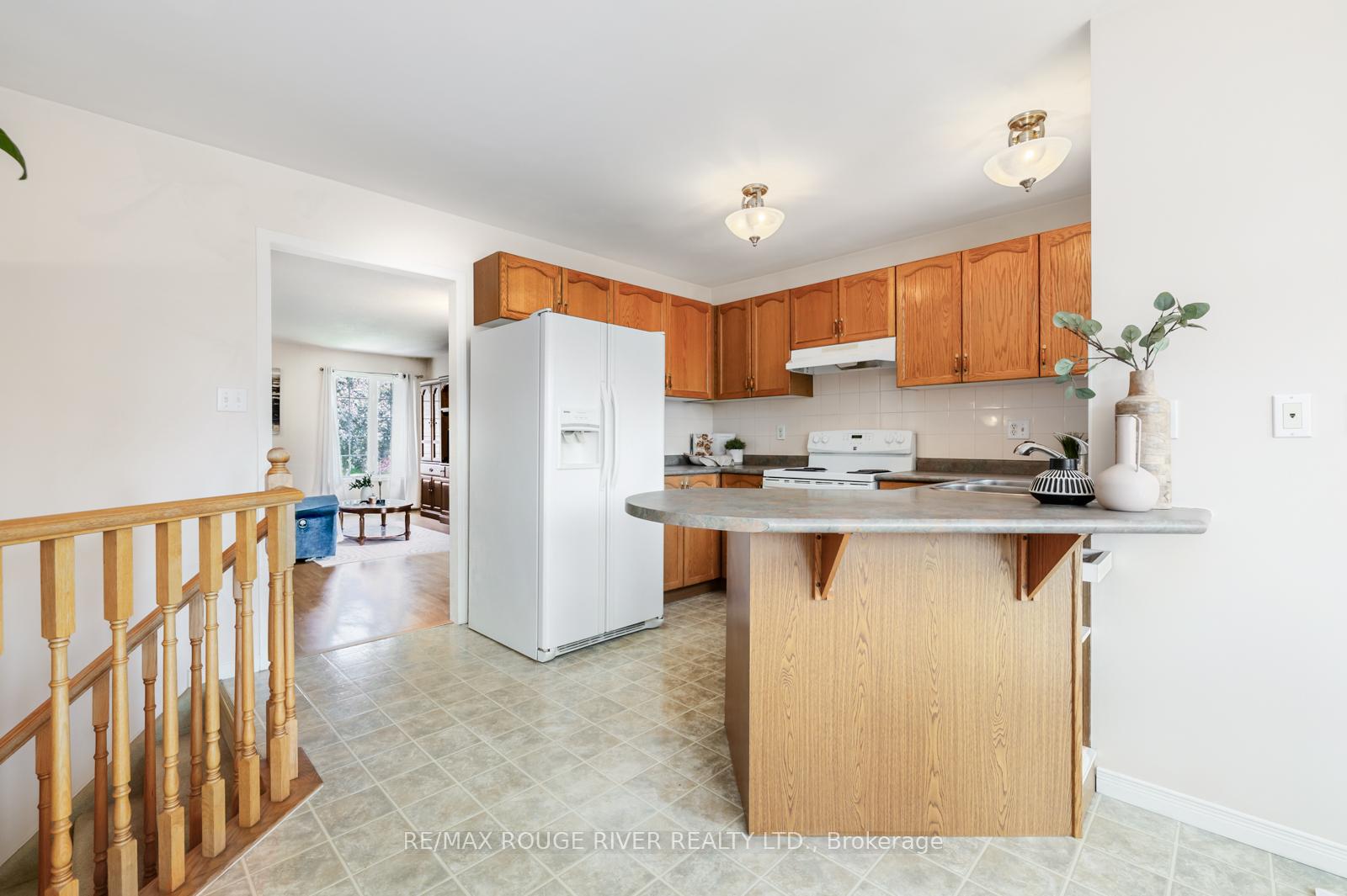 Photo 10 of 887 Beatrice Street E, Oshawa, Pinecrest — HOMEH