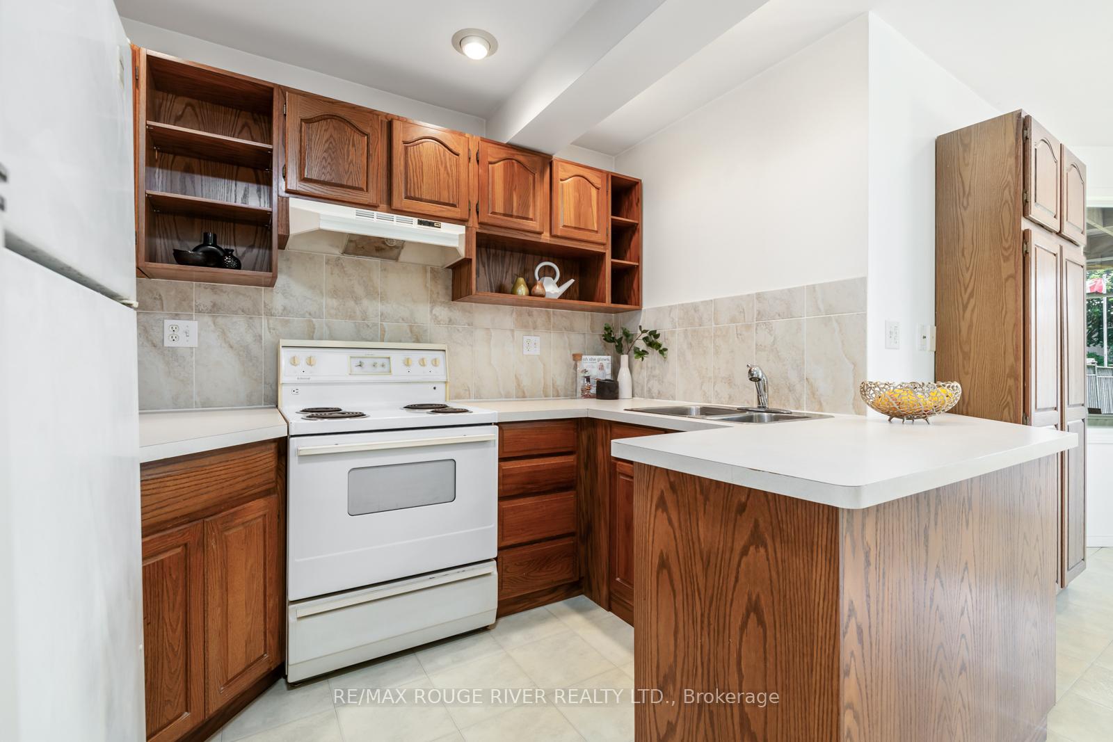 Photo 25 of 887 Beatrice Street E, Oshawa, Pinecrest — HOMEH