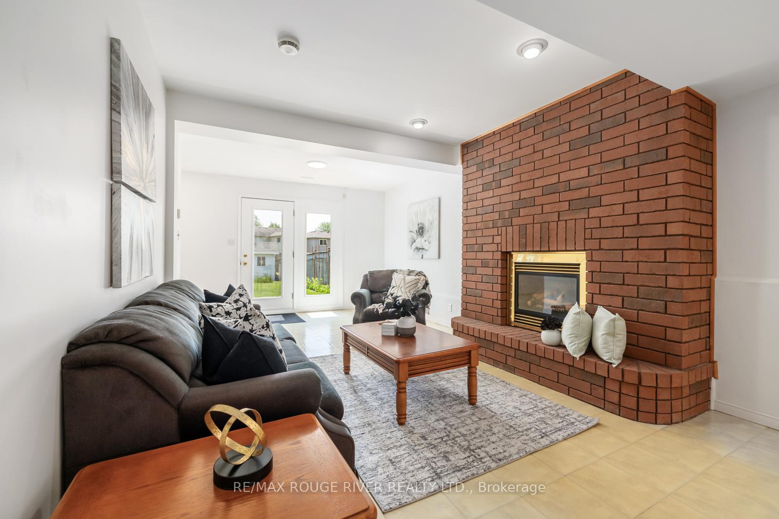 Photo 33 of 887 Beatrice Street E, Oshawa, Pinecrest — HOMEH
