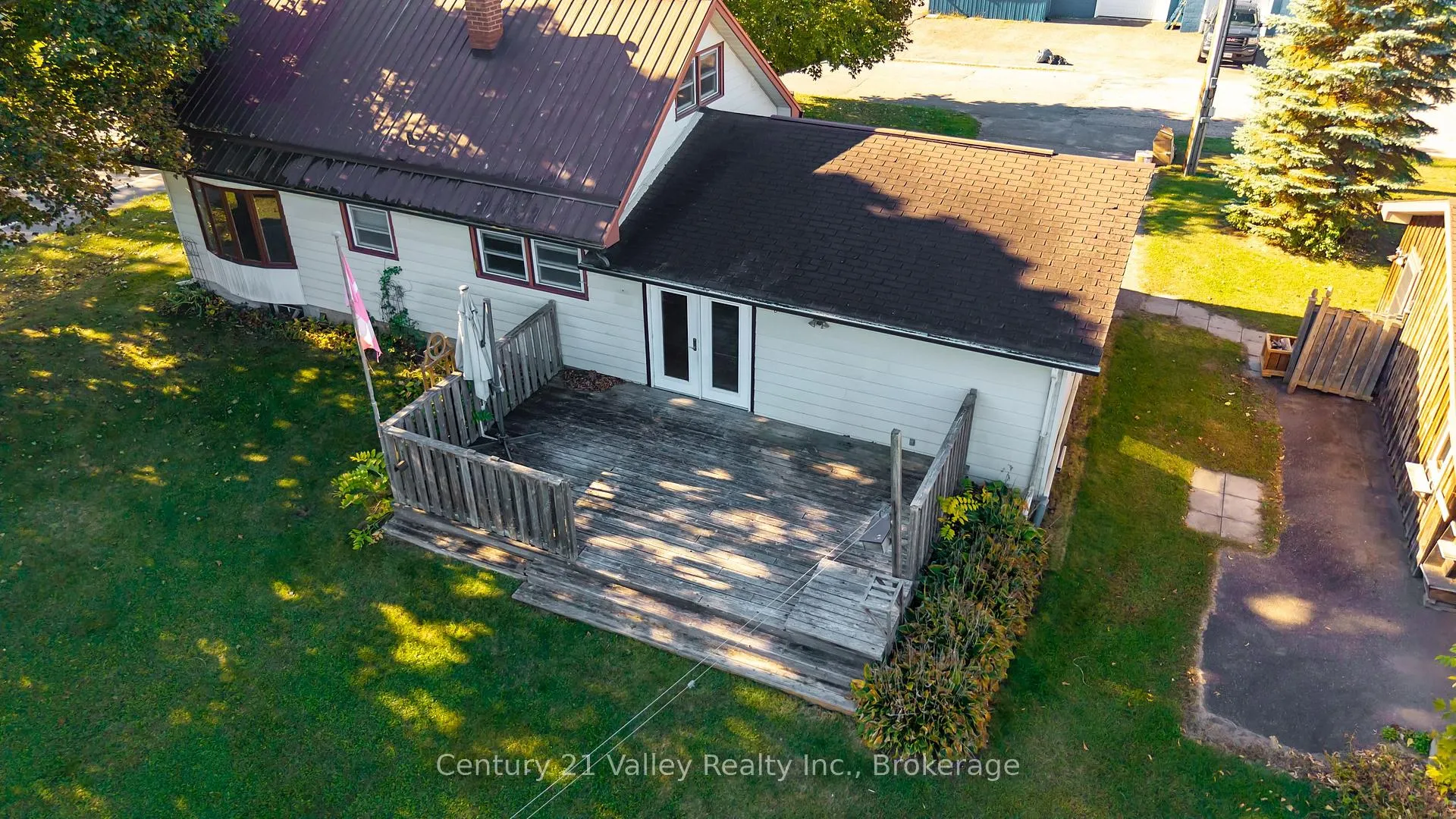 Photo 20 of 405 Moore Street, Renfrew — HOMEH