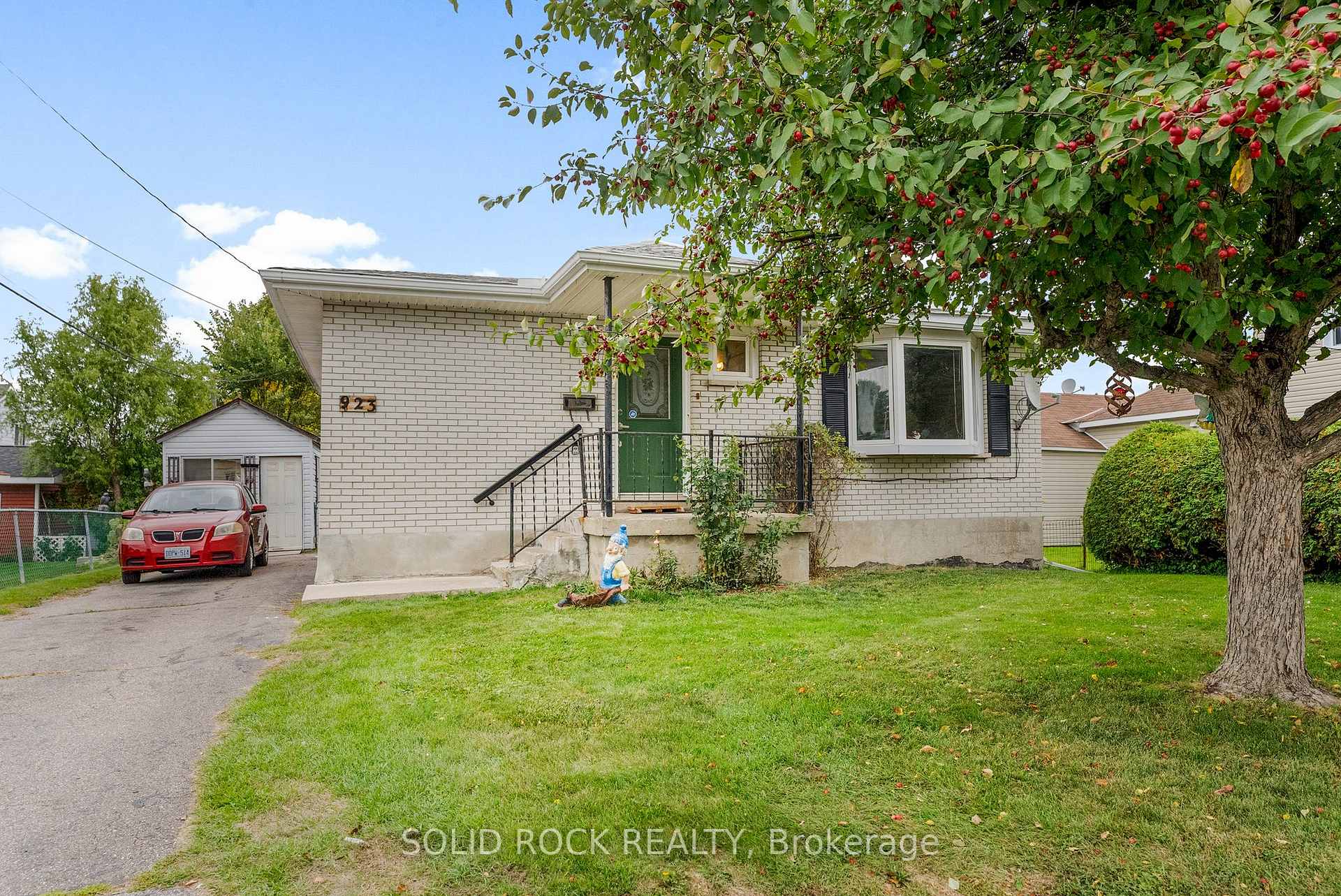 Photo 3 of 923 Raglan Street S, Renfrew — HOMEH