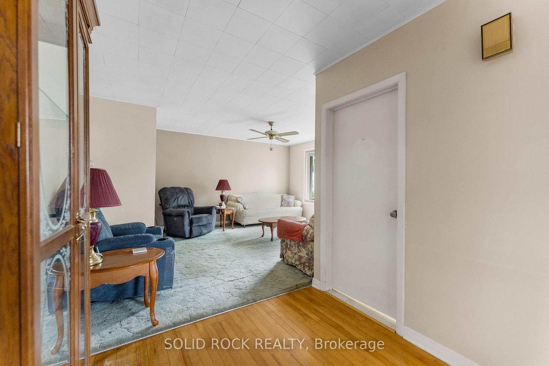 Photo 5 of 923 Raglan Street S, Renfrew — HOMEH