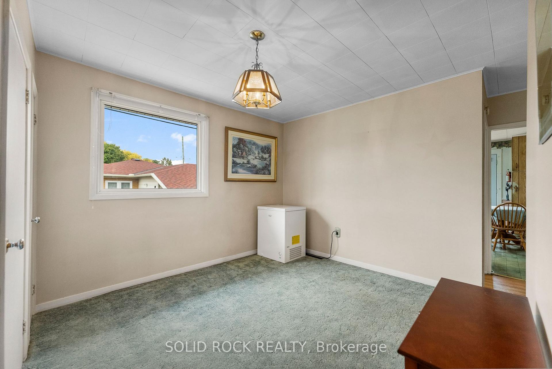 Photo 7 of 923 Raglan Street S, Renfrew — HOMEH
