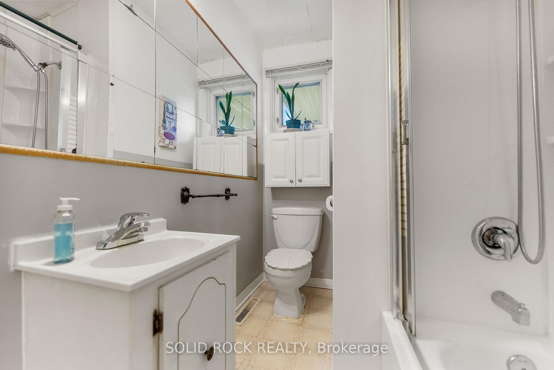 Photo 12 of 923 Raglan Street S, Renfrew — HOMEH