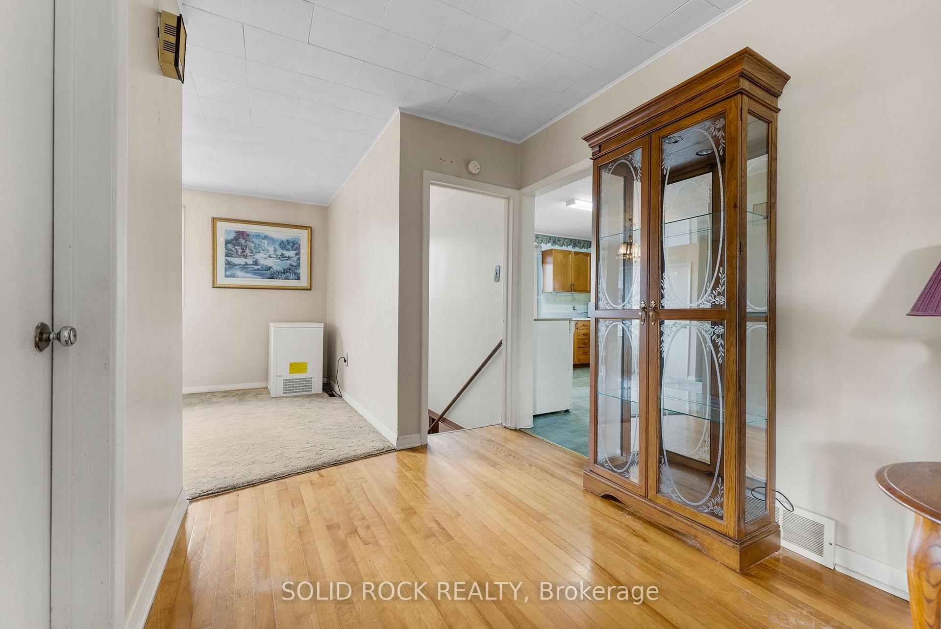 Photo 13 of 923 Raglan Street S, Renfrew — HOMEH