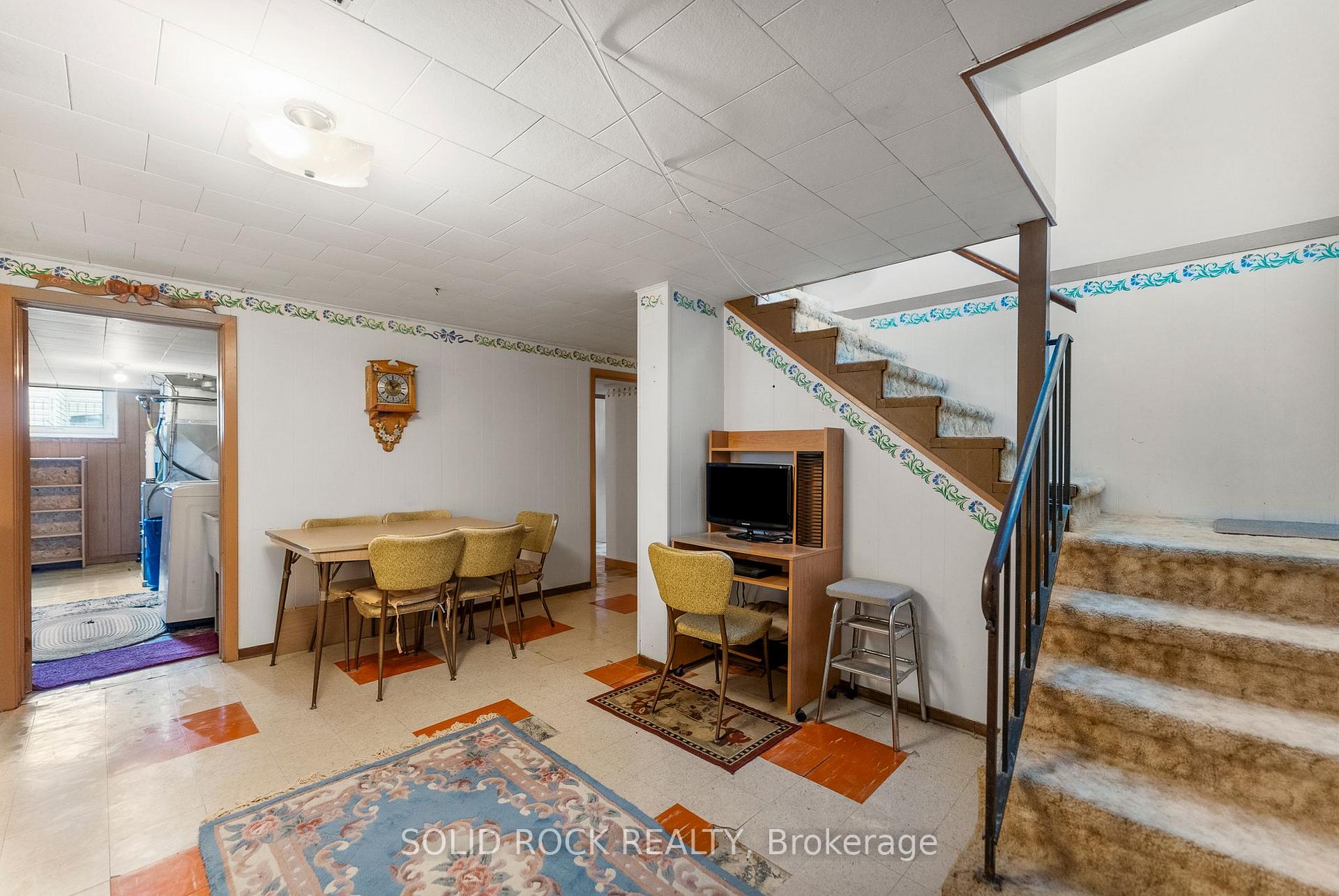 Photo 14 of 923 Raglan Street S, Renfrew — HOMEH