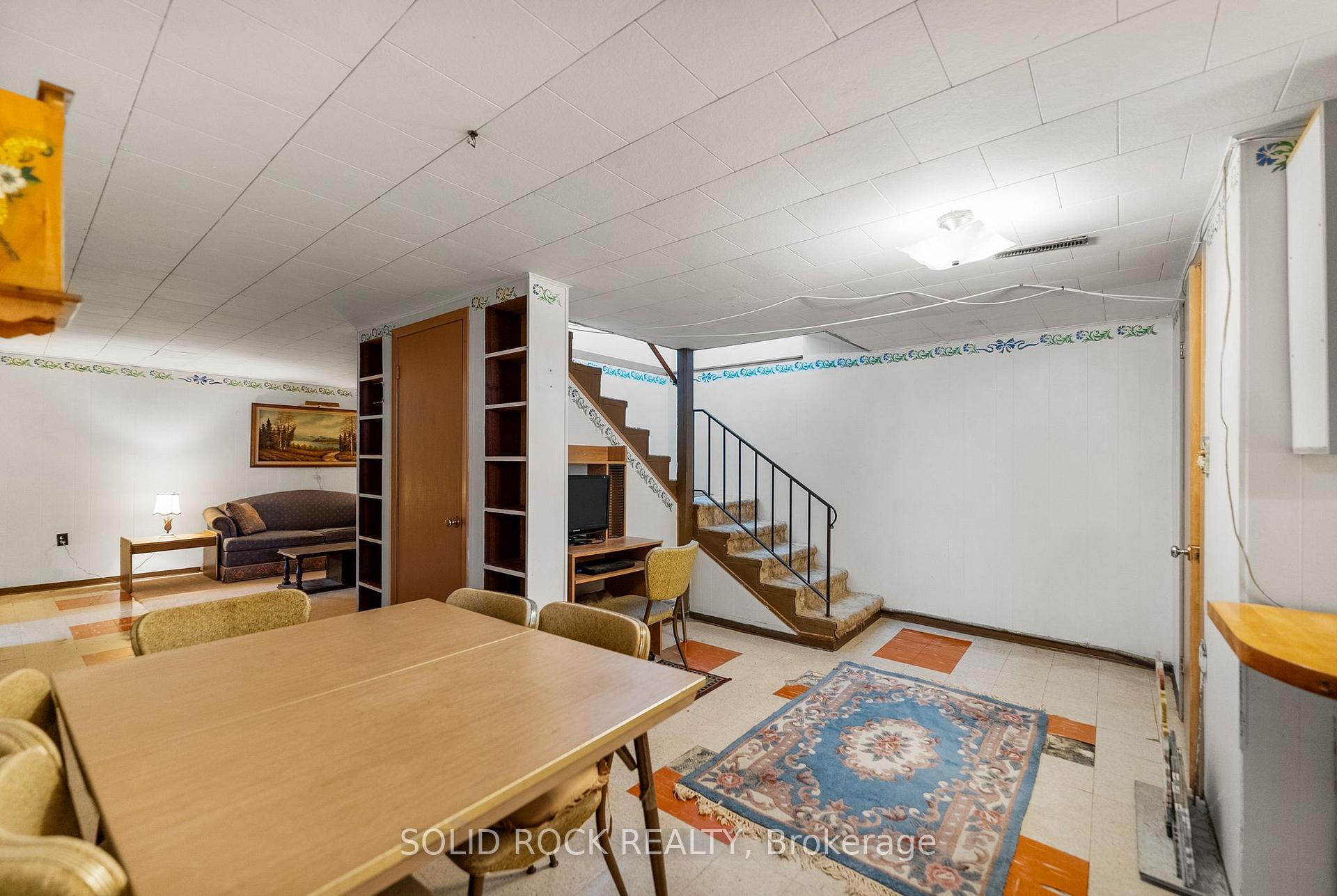 Photo 15 of 923 Raglan Street S, Renfrew — HOMEH