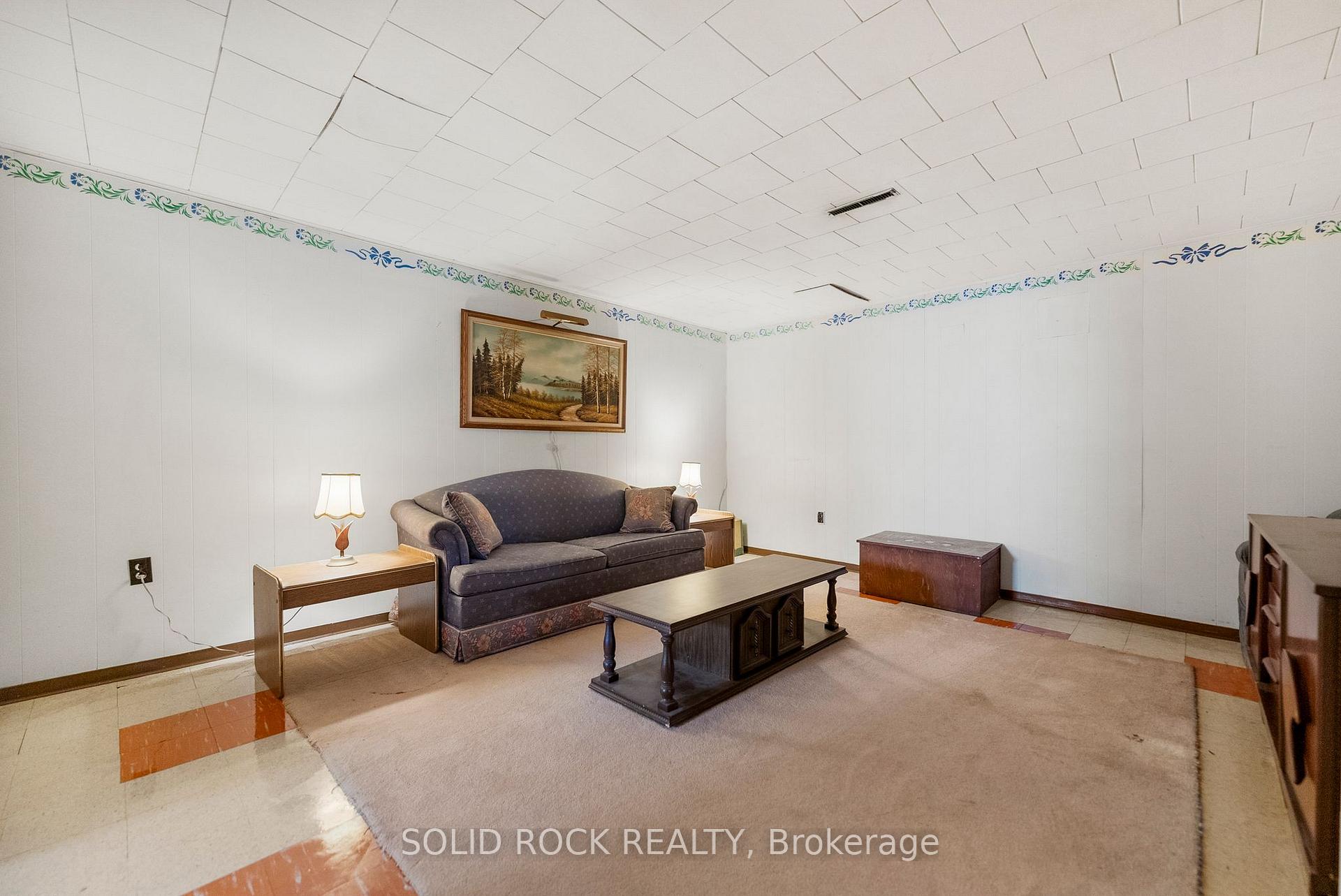Photo 16 of 923 Raglan Street S, Renfrew — HOMEH
