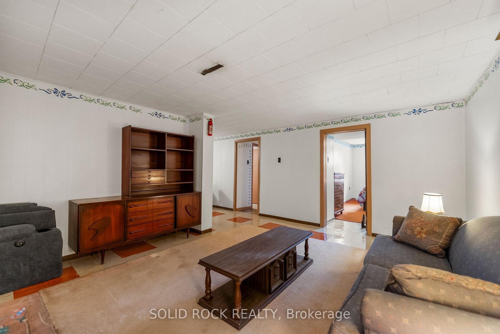 Photo 17 of 923 Raglan Street S, Renfrew — HOMEH