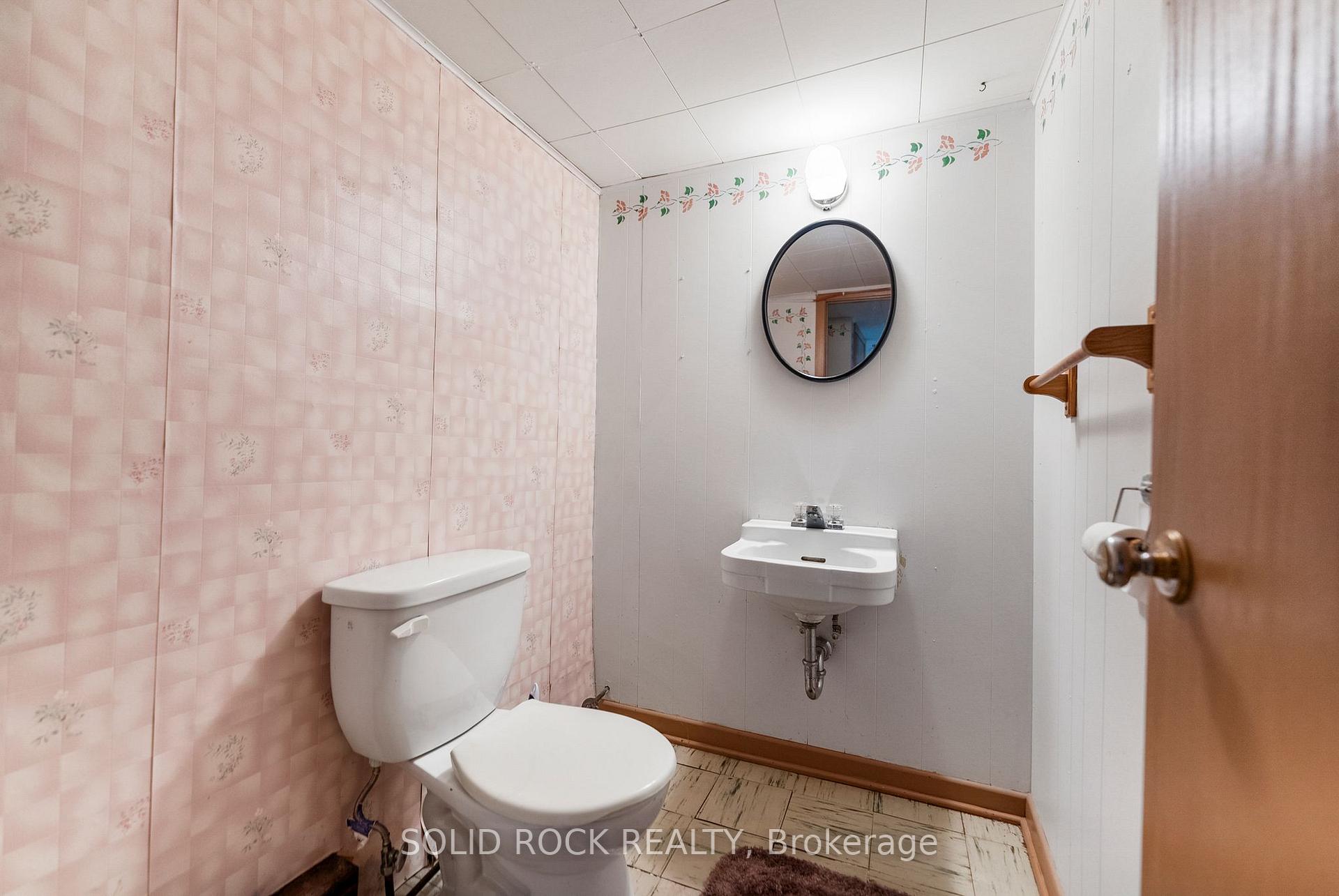 Photo 20 of 923 Raglan Street S, Renfrew — HOMEH