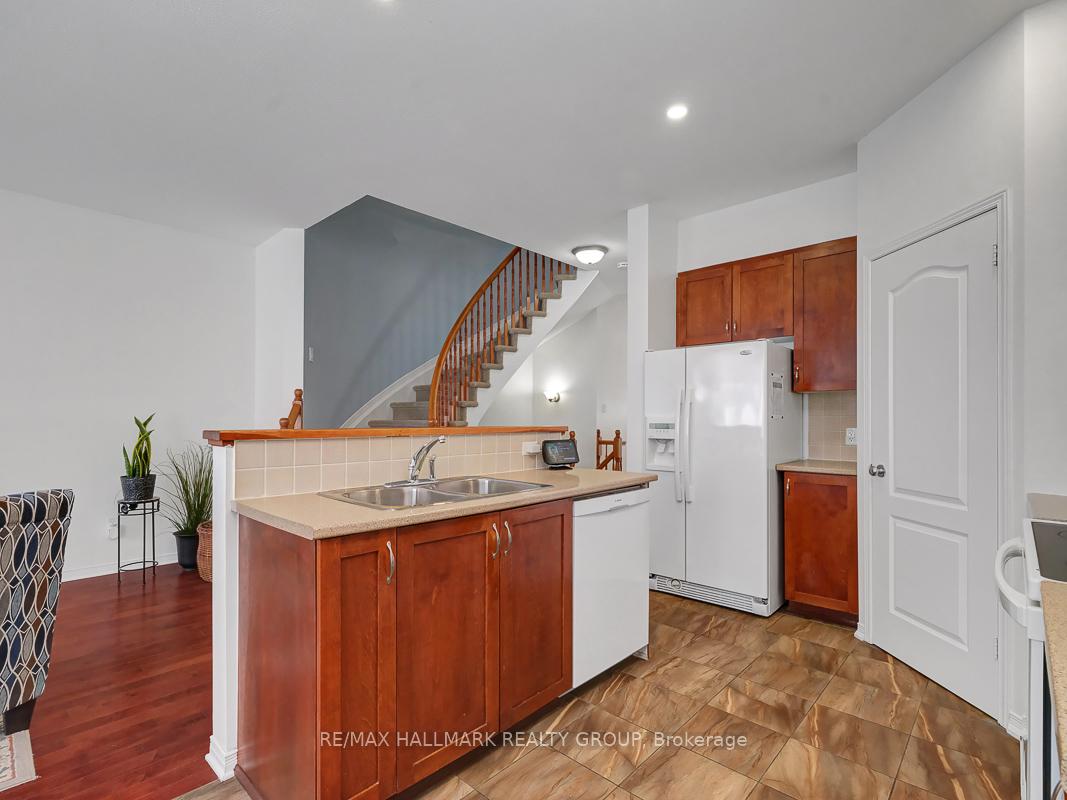 Photo 13 of 1408 Comfrey Crescent, Ottawa, Notting Hill/Summerside — HOMEH