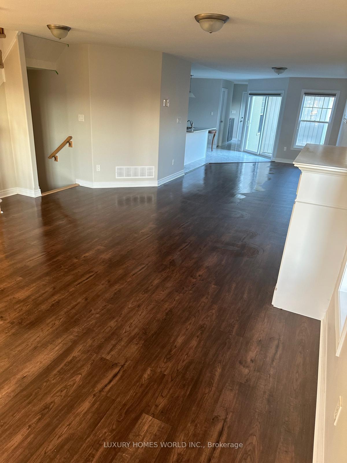 Photo 2 of 824 Broadway Boulevard, Peterborough, Northcrest Ward 5 — HOMEH