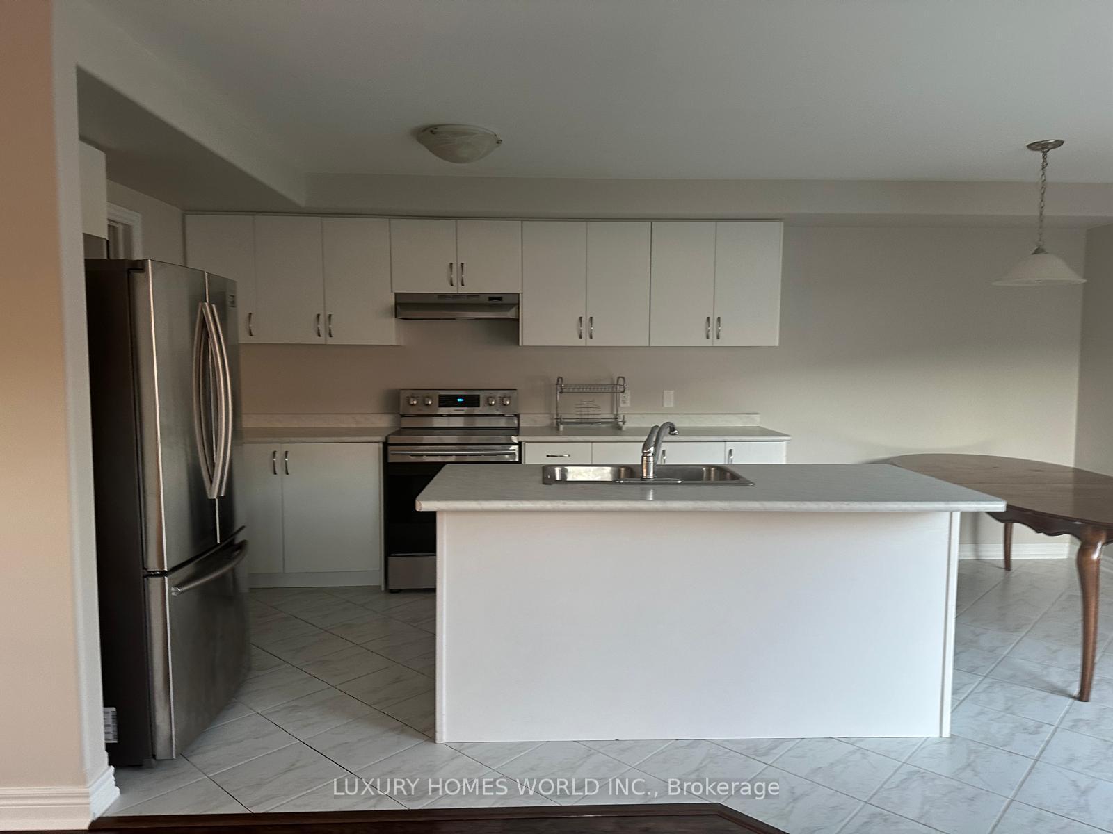 Photo 3 of 824 Broadway Boulevard, Peterborough, Northcrest Ward 5 — HOMEH
