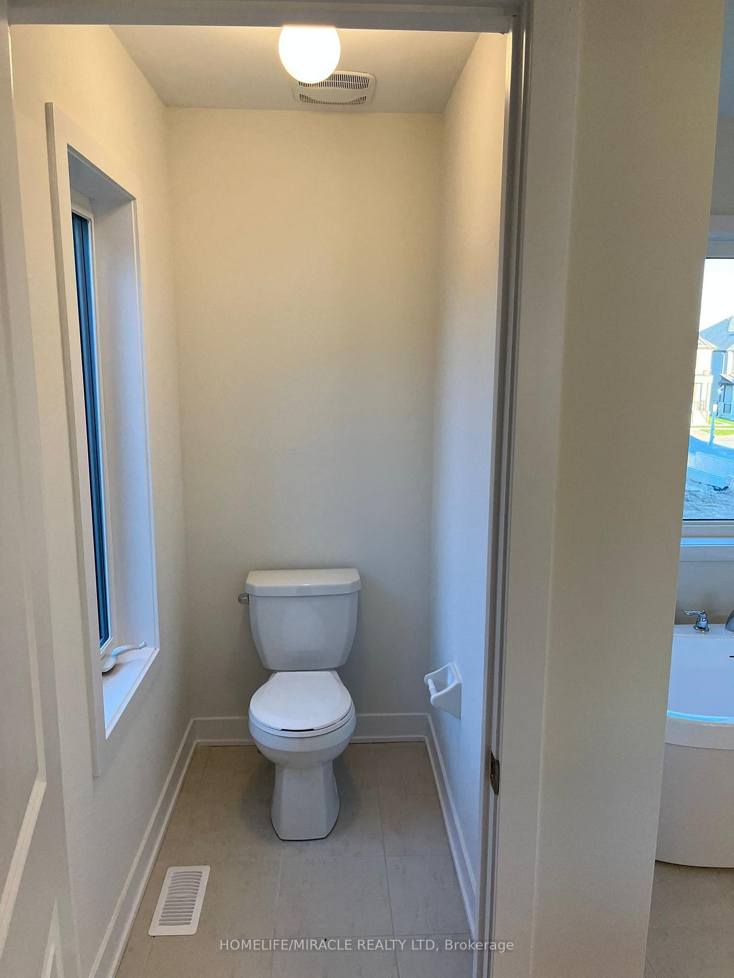 Photo 5 of 257 Flavelle Way, Peterborough, Monaghan Ward 2 — HOMEH