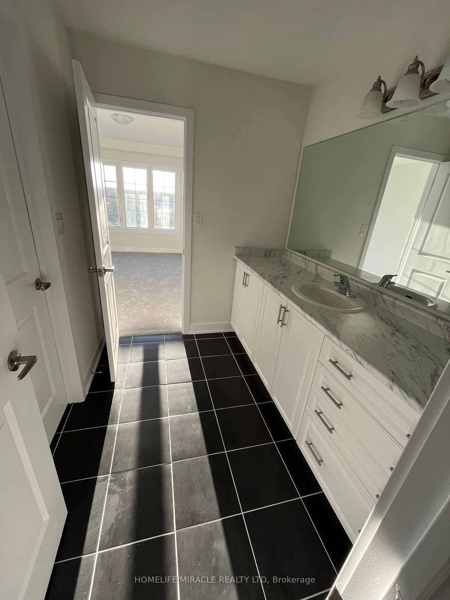 Photo 19 of 257 Flavelle Way, Peterborough, Monaghan Ward 2 — HOMEH