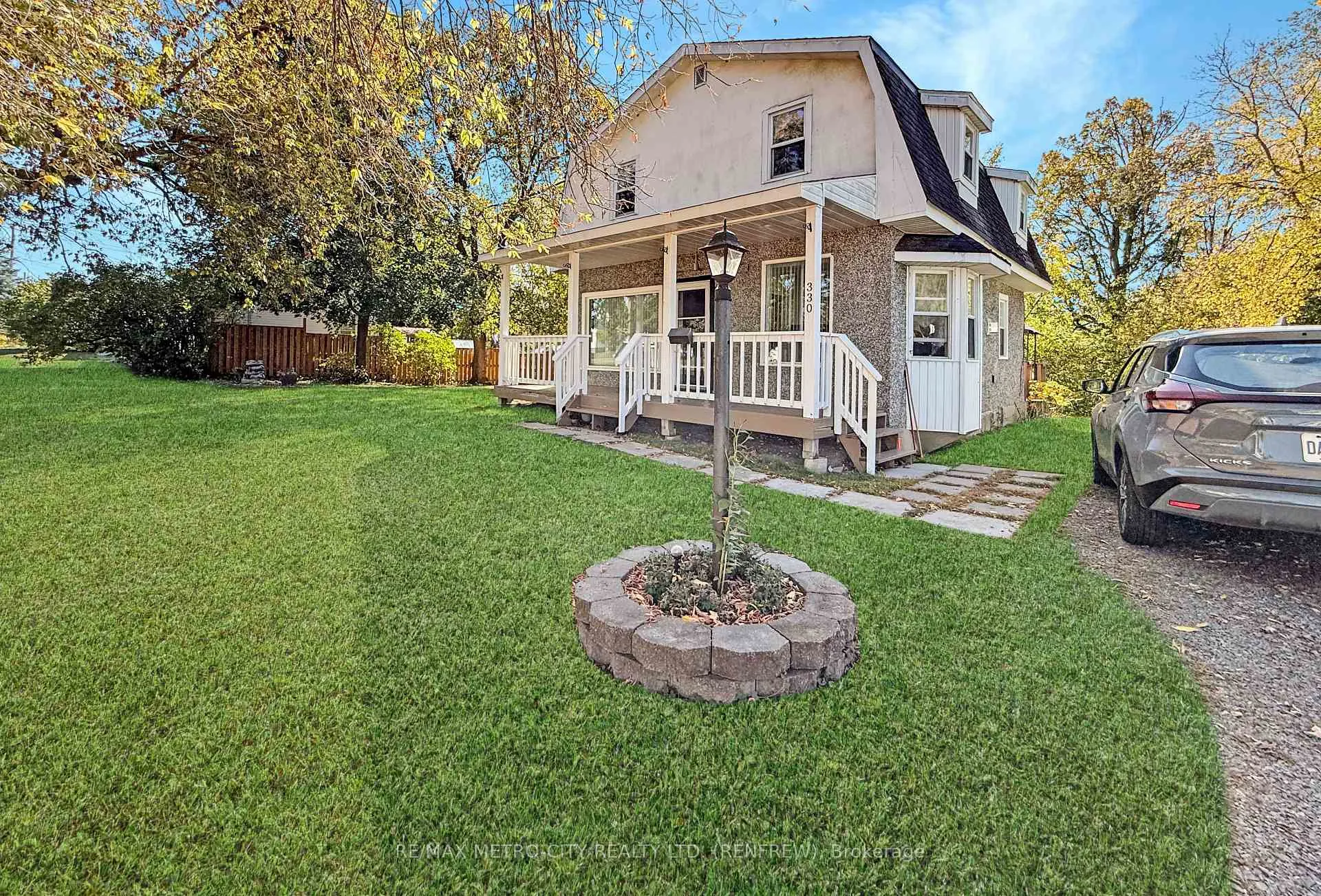 Photo 2 of 330 McLean Street, Renfrew — HOMEH