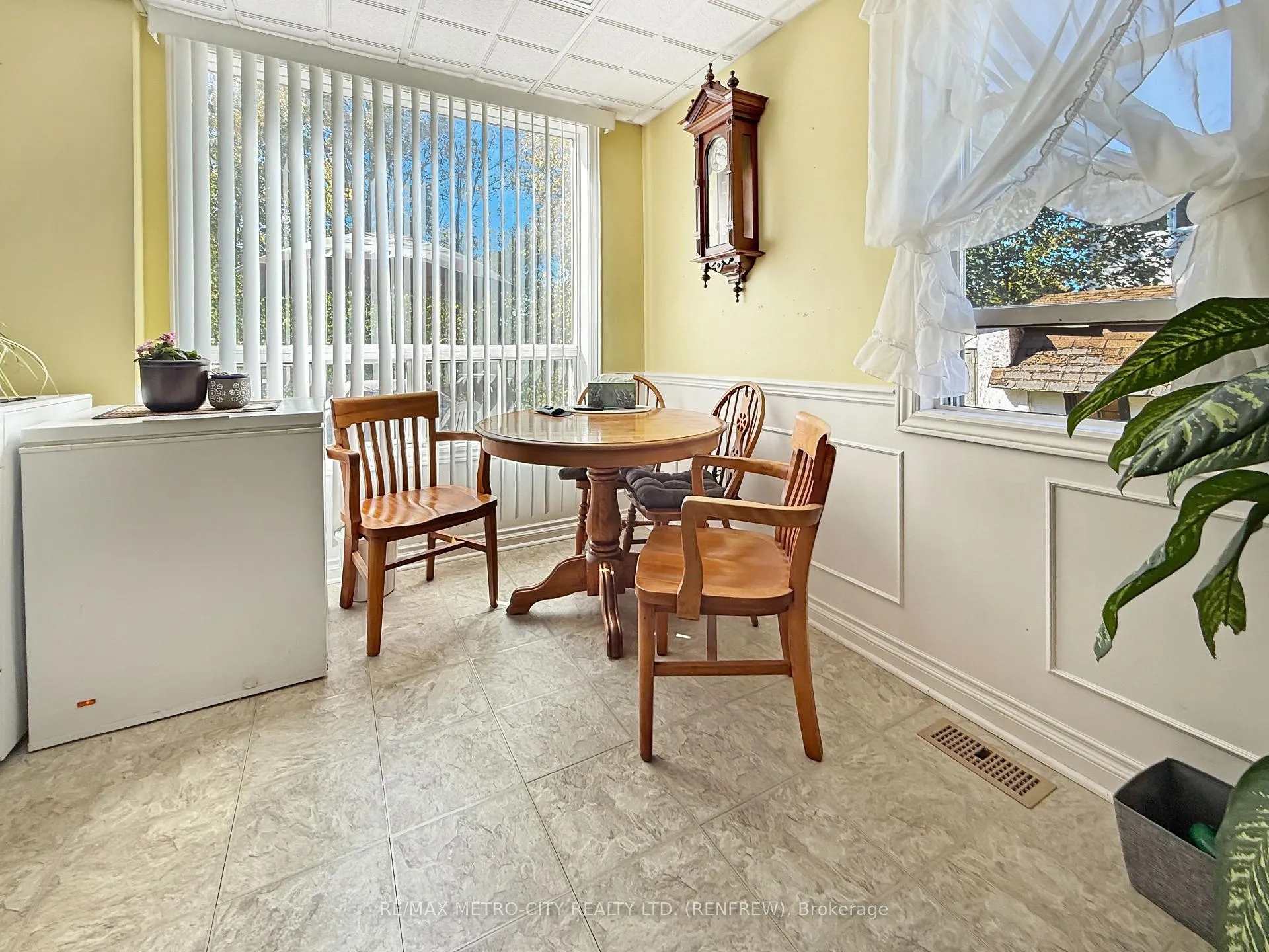Photo 7 of 330 McLean Street, Renfrew — HOMEH