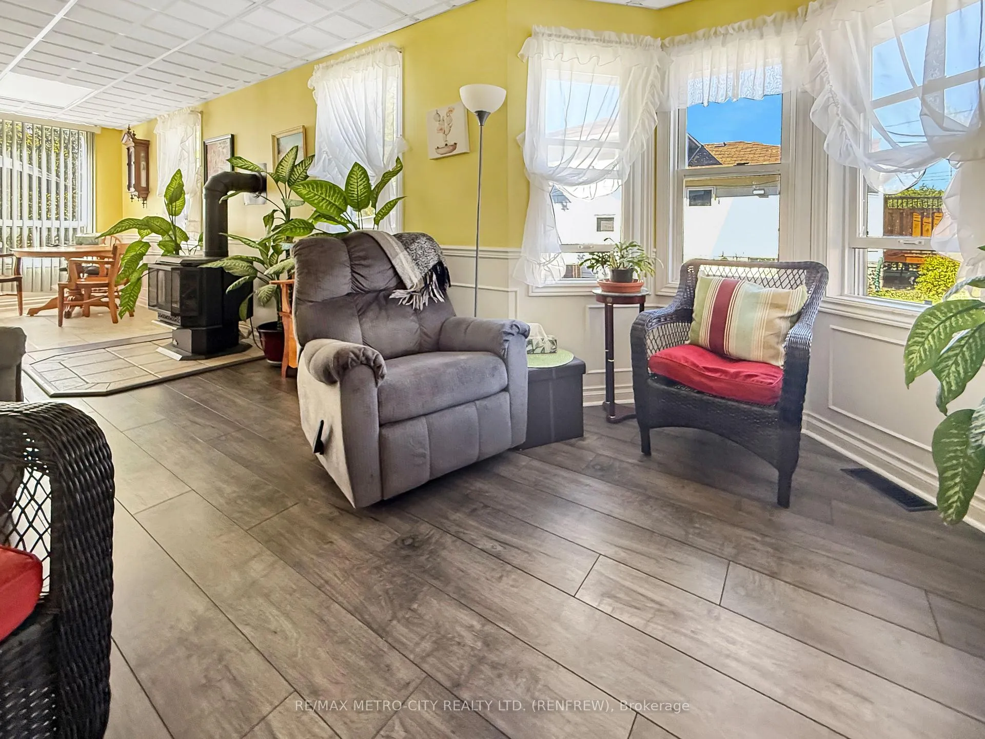 Photo 11 of 330 McLean Street, Renfrew — HOMEH