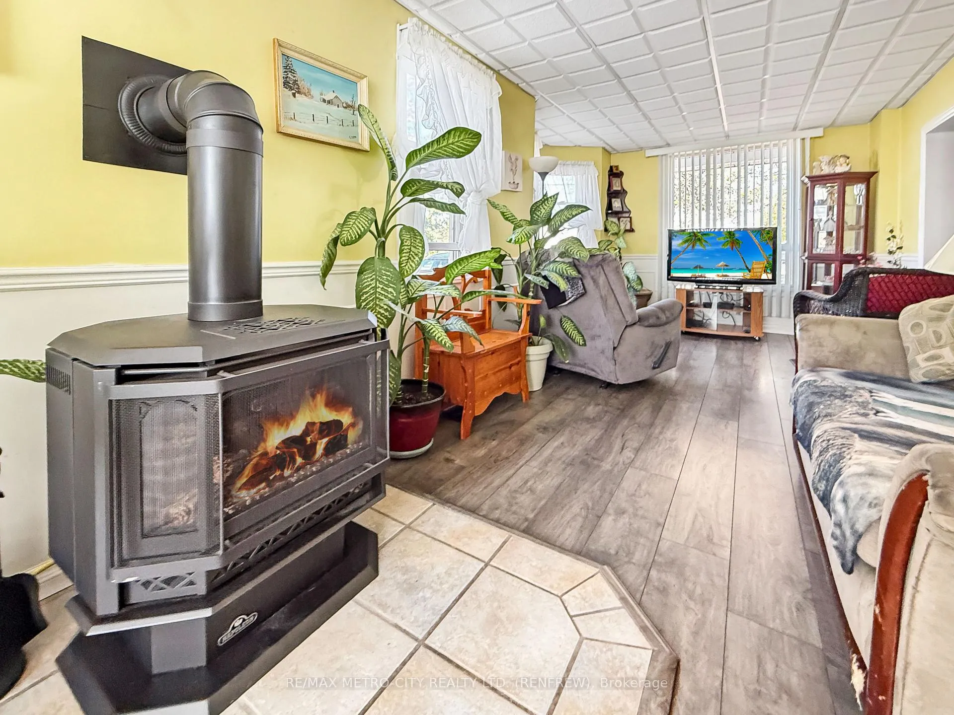Photo 12 of 330 McLean Street, Renfrew — HOMEH