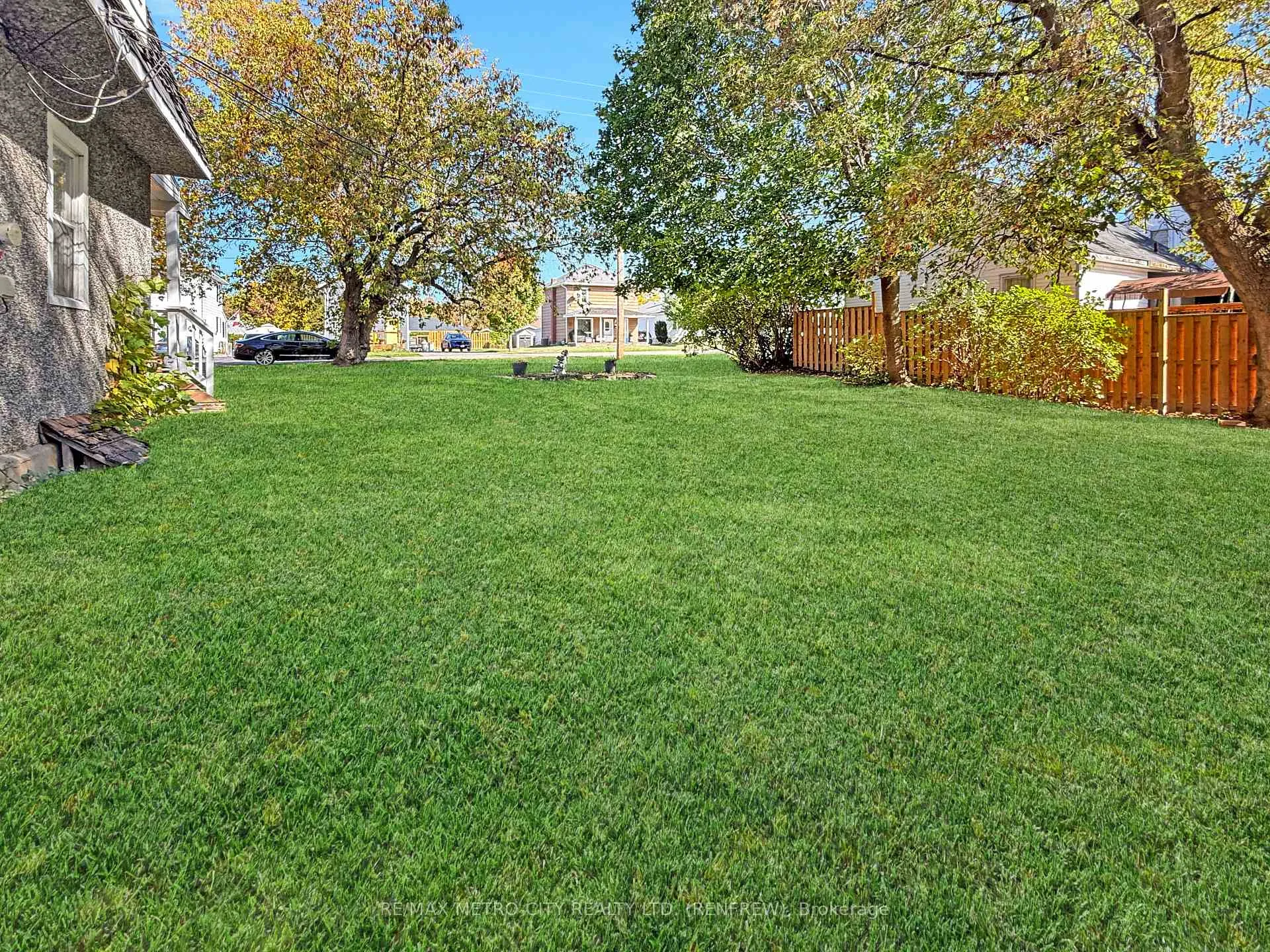 Photo 26 of 330 McLean Street, Renfrew — HOMEH
