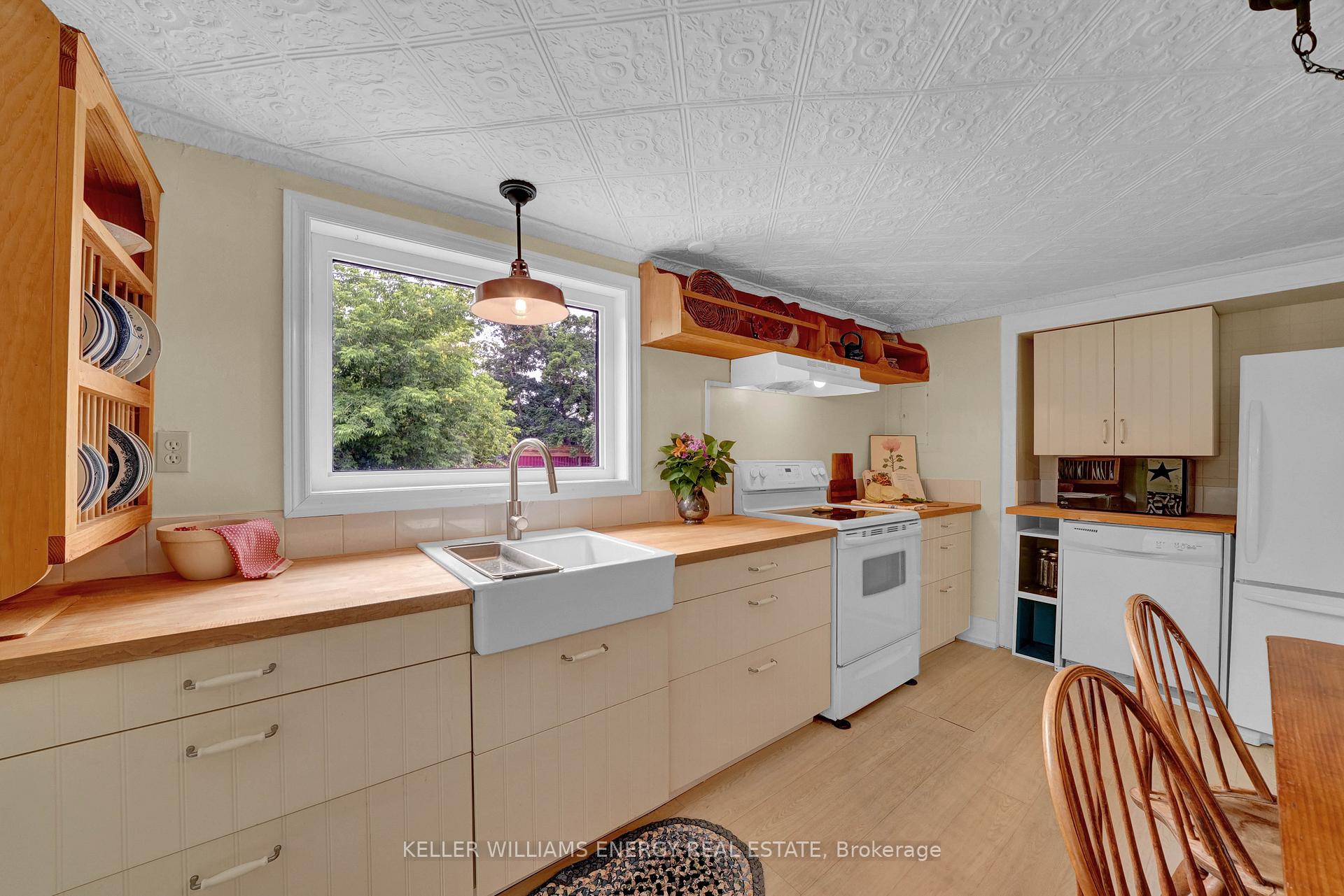 Photo 10 of 102 County Road 29, Prince Edward County, Hillier Ward — HOMEH