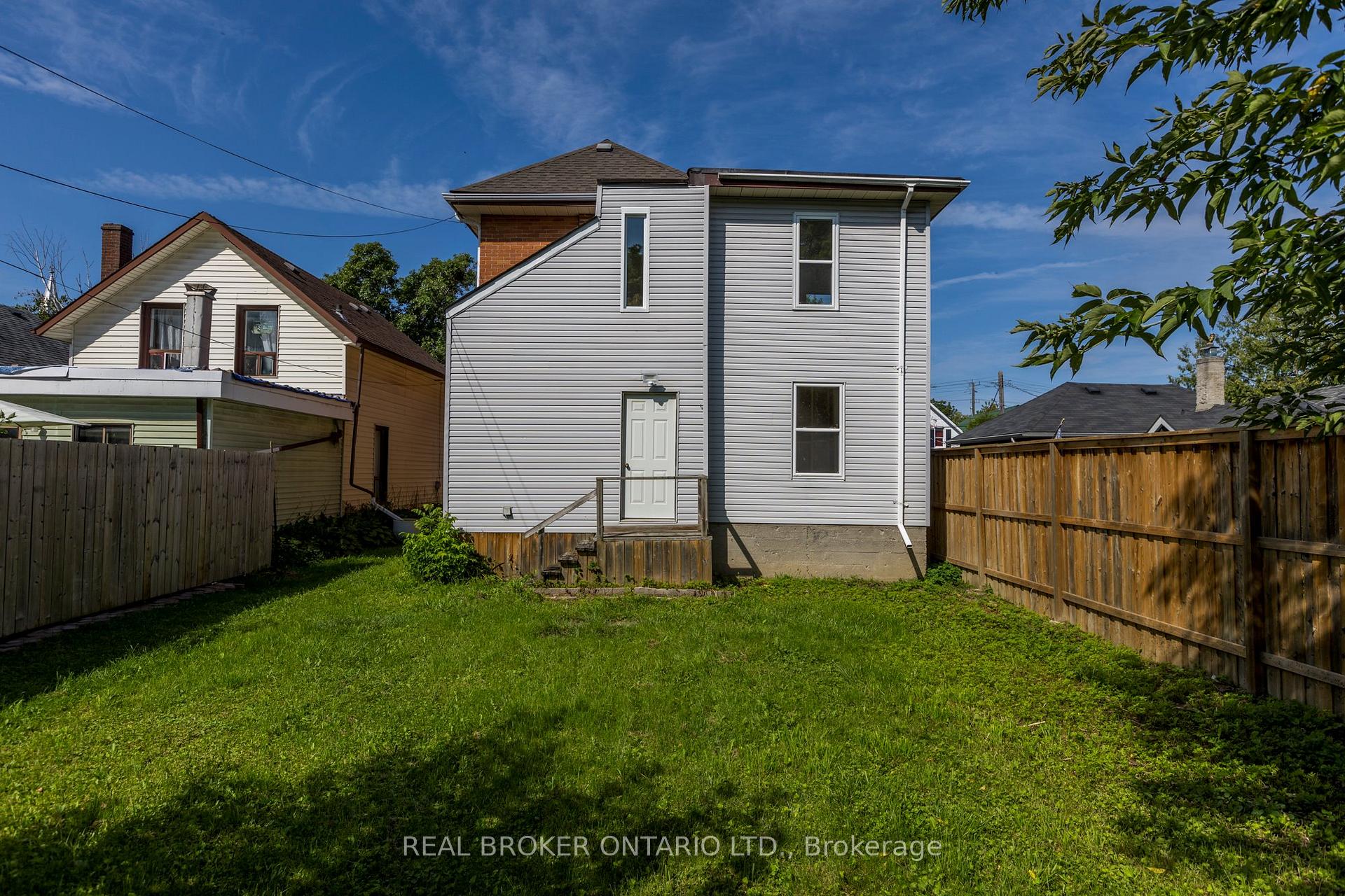 Photo 24 of Unit Upper, 24 Stewart Place, Peterborough, Town Ward 3 — HOMEH