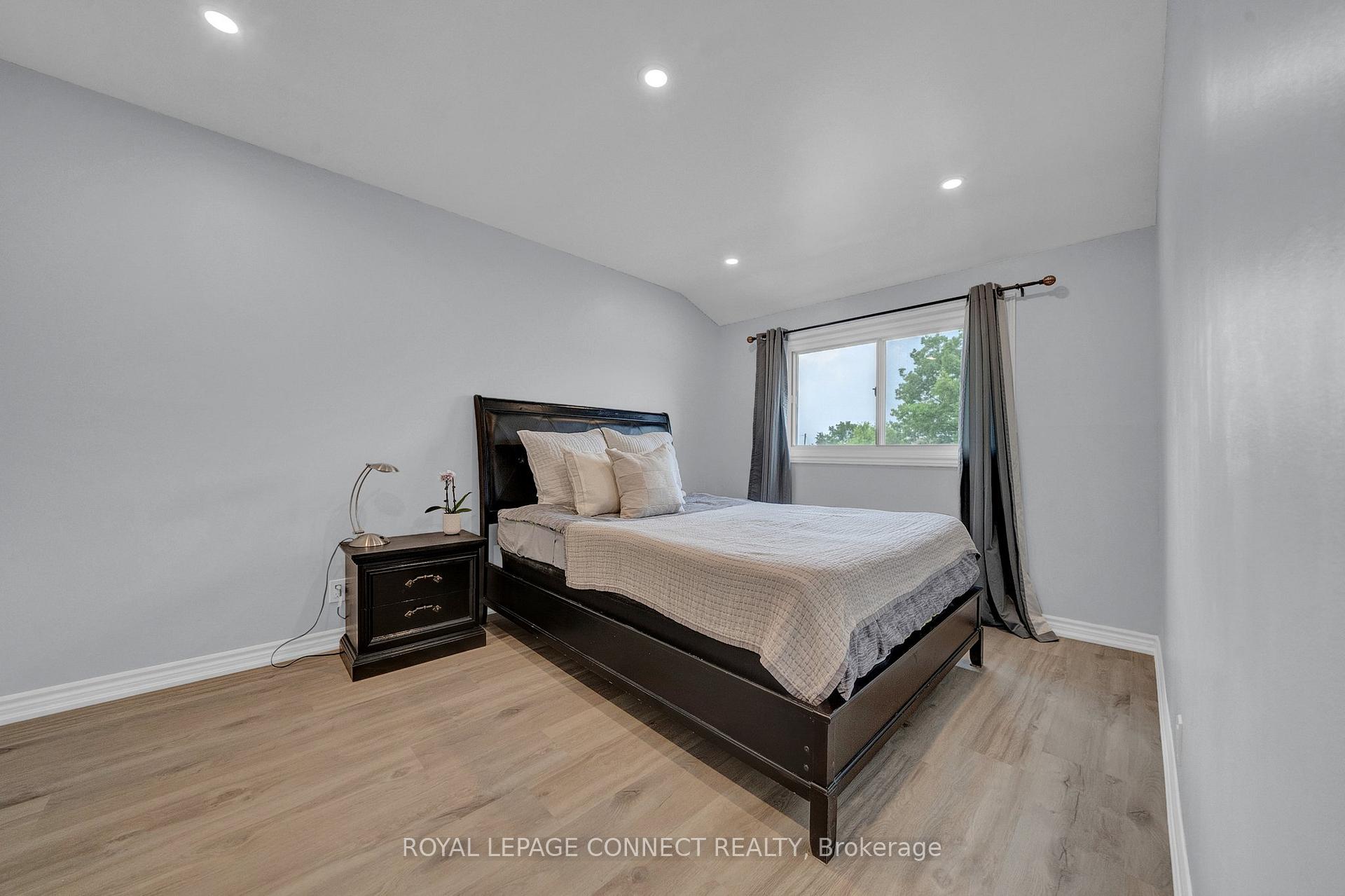 Photo 32 of 732A Krosno Boulevard, Pickering, Bay Ridges — HOMEH