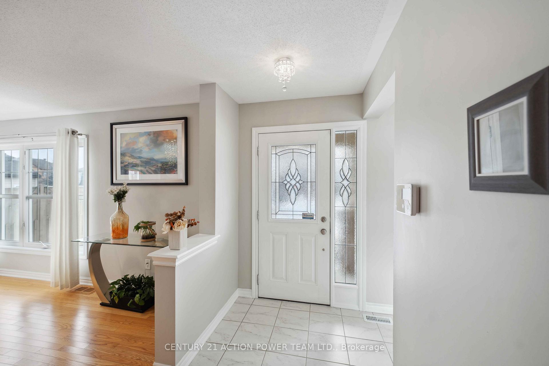Photo 3 of 582 Sunlit Circle, Ottawa, Notting Hill/Summerside — HOMEH
