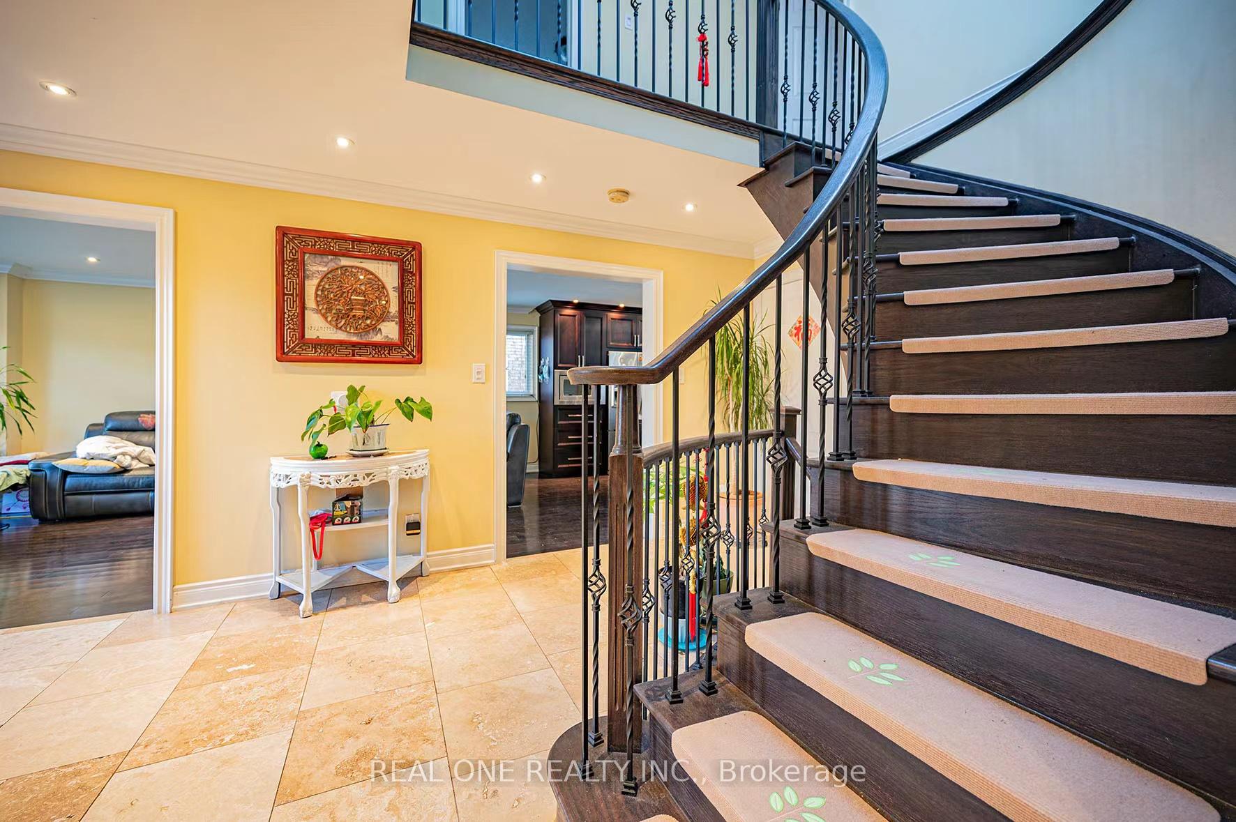 Photo 2 of 560 Dahlia Crescent, Pickering, Rosebank — HOMEH