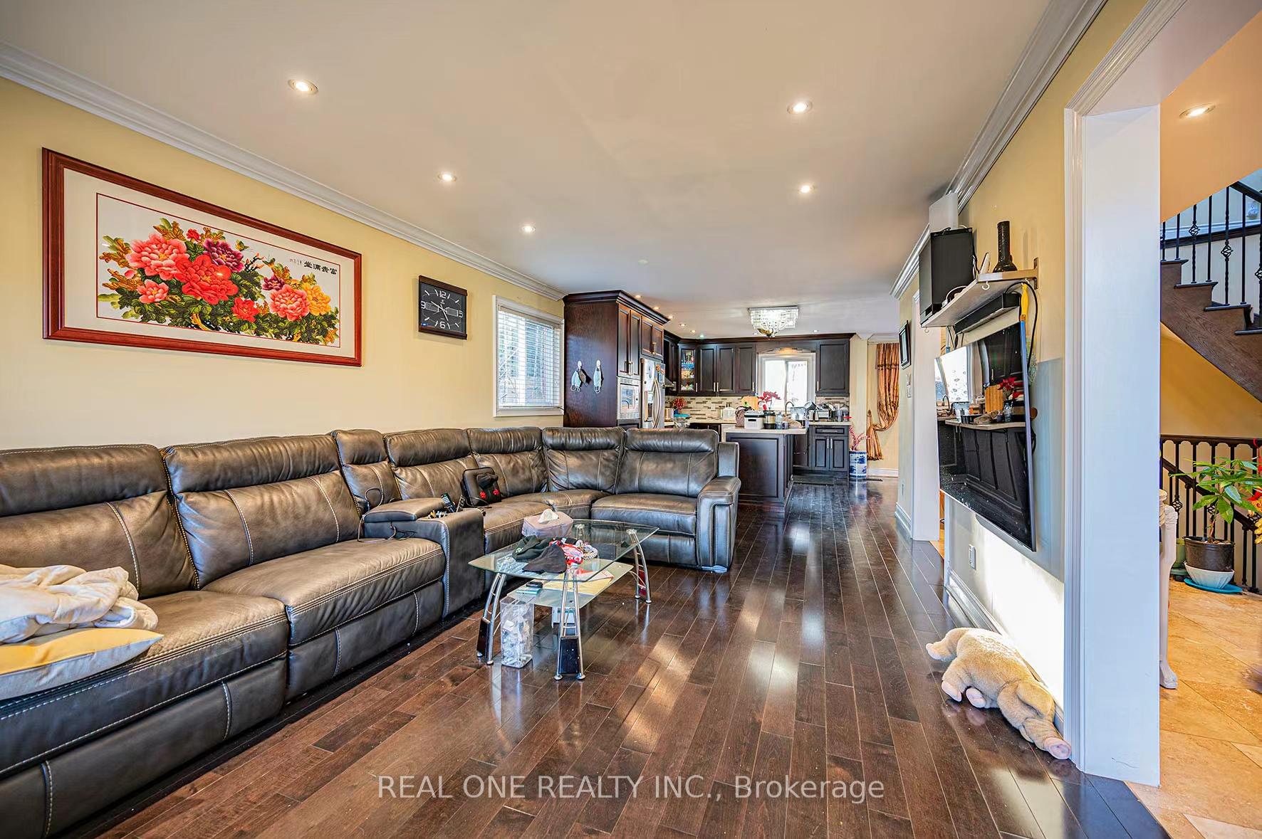 Photo 4 of 560 Dahlia Crescent, Pickering, Rosebank — HOMEH