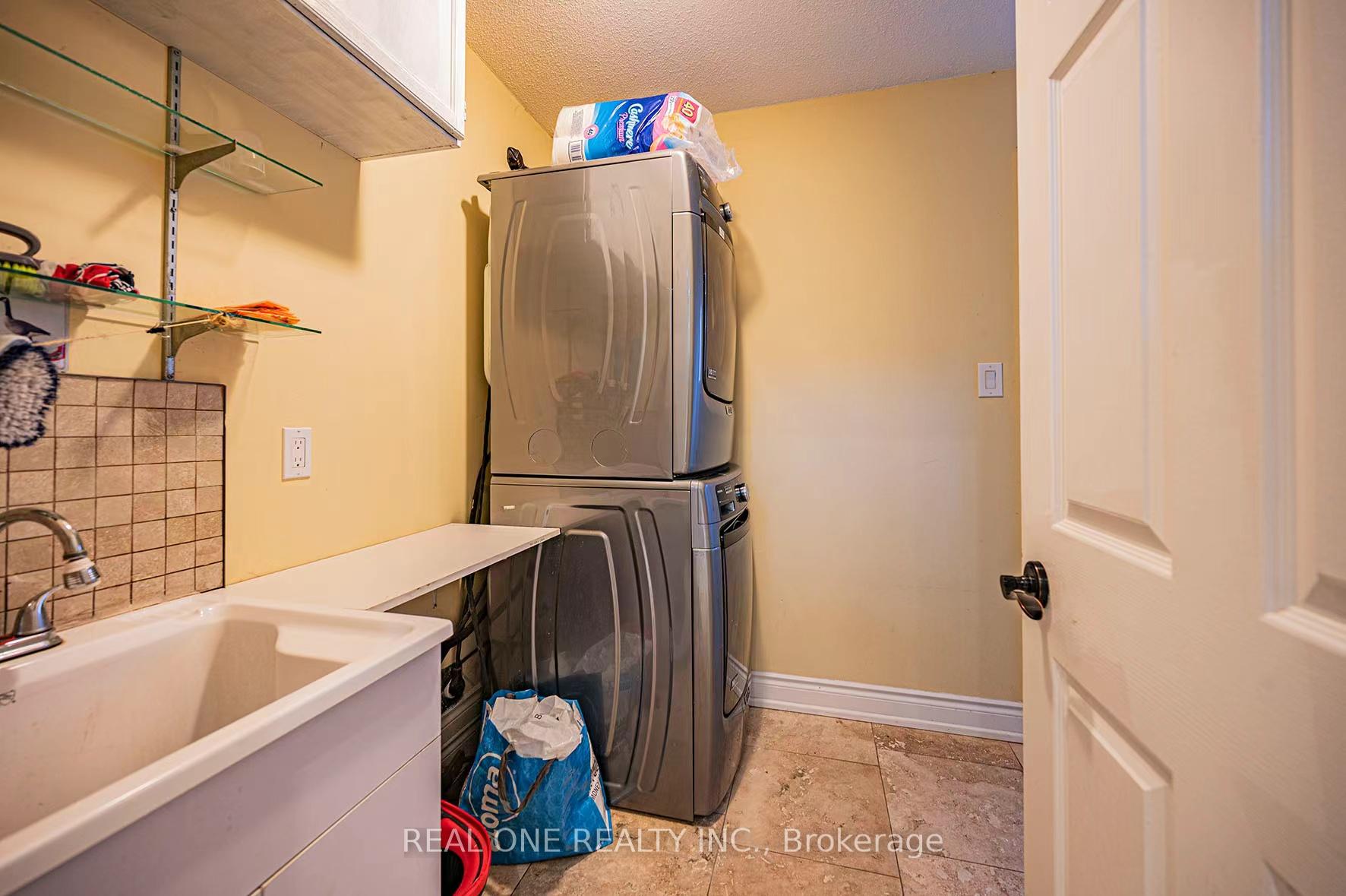 Photo 5 of 560 Dahlia Crescent, Pickering, Rosebank — HOMEH