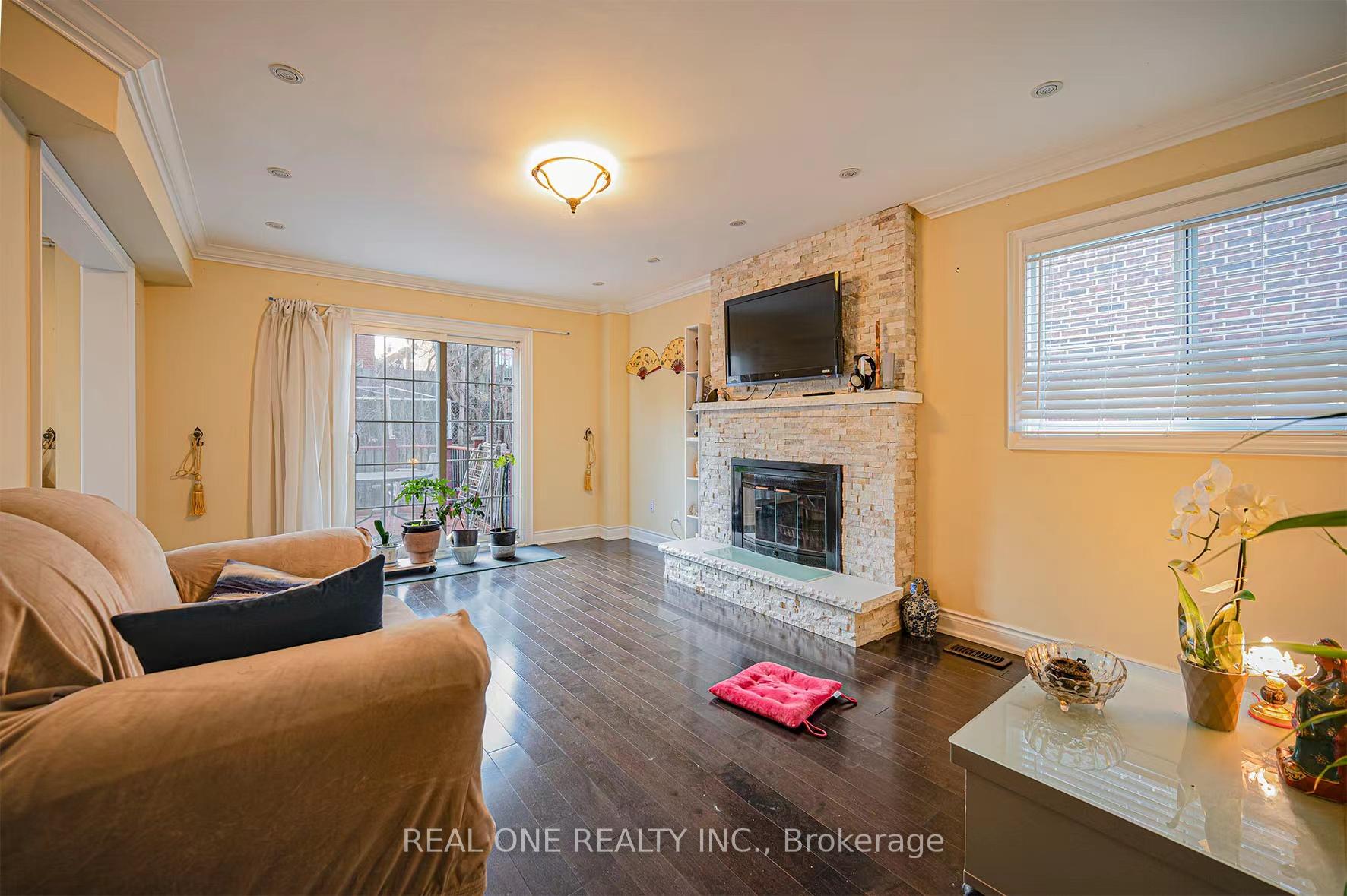 Photo 8 of 560 Dahlia Crescent, Pickering, Rosebank — HOMEH