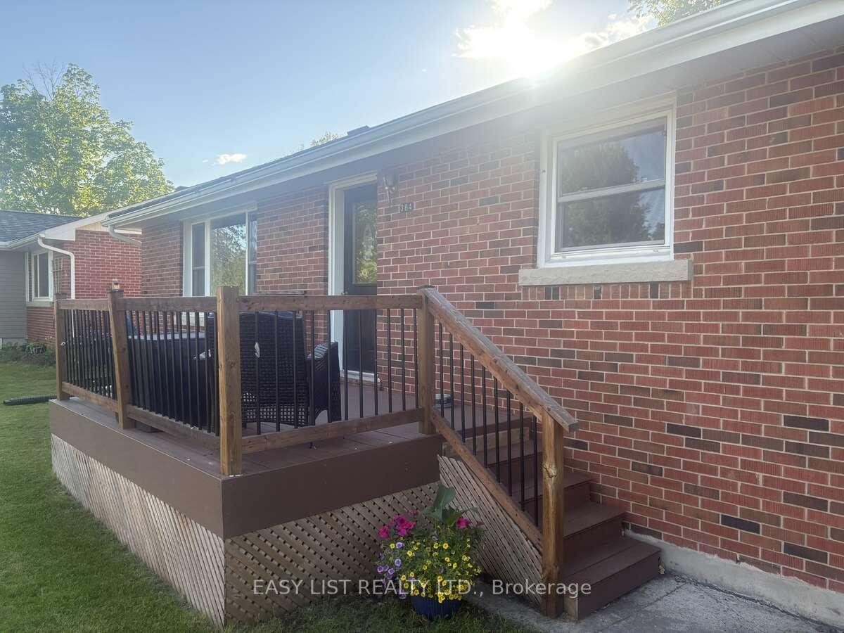 Photo 3 of 384 Charles Avenue, Renfrew — HOMEH