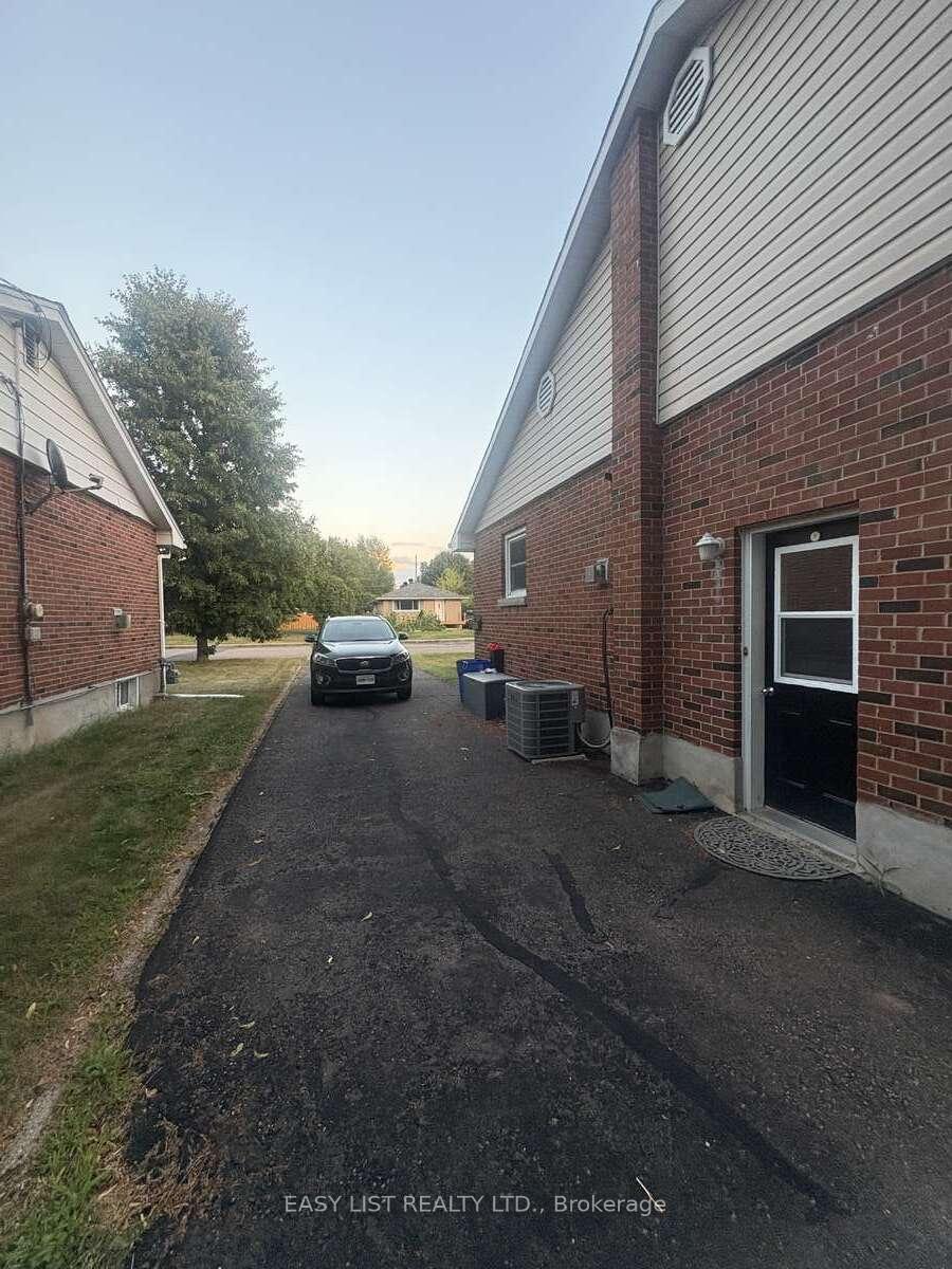 Photo 5 of 384 Charles Avenue, Renfrew — HOMEH