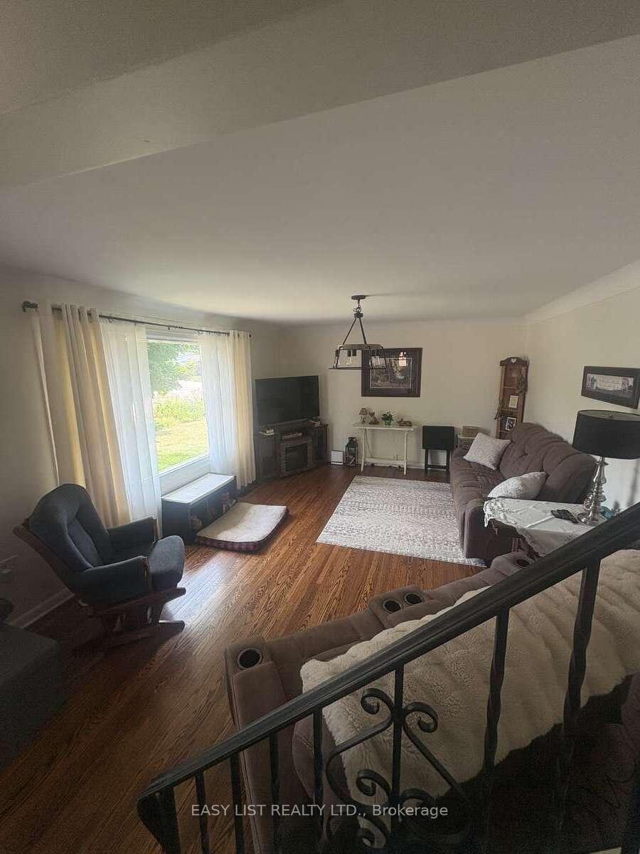 Photo 13 of 384 Charles Avenue, Renfrew — HOMEH