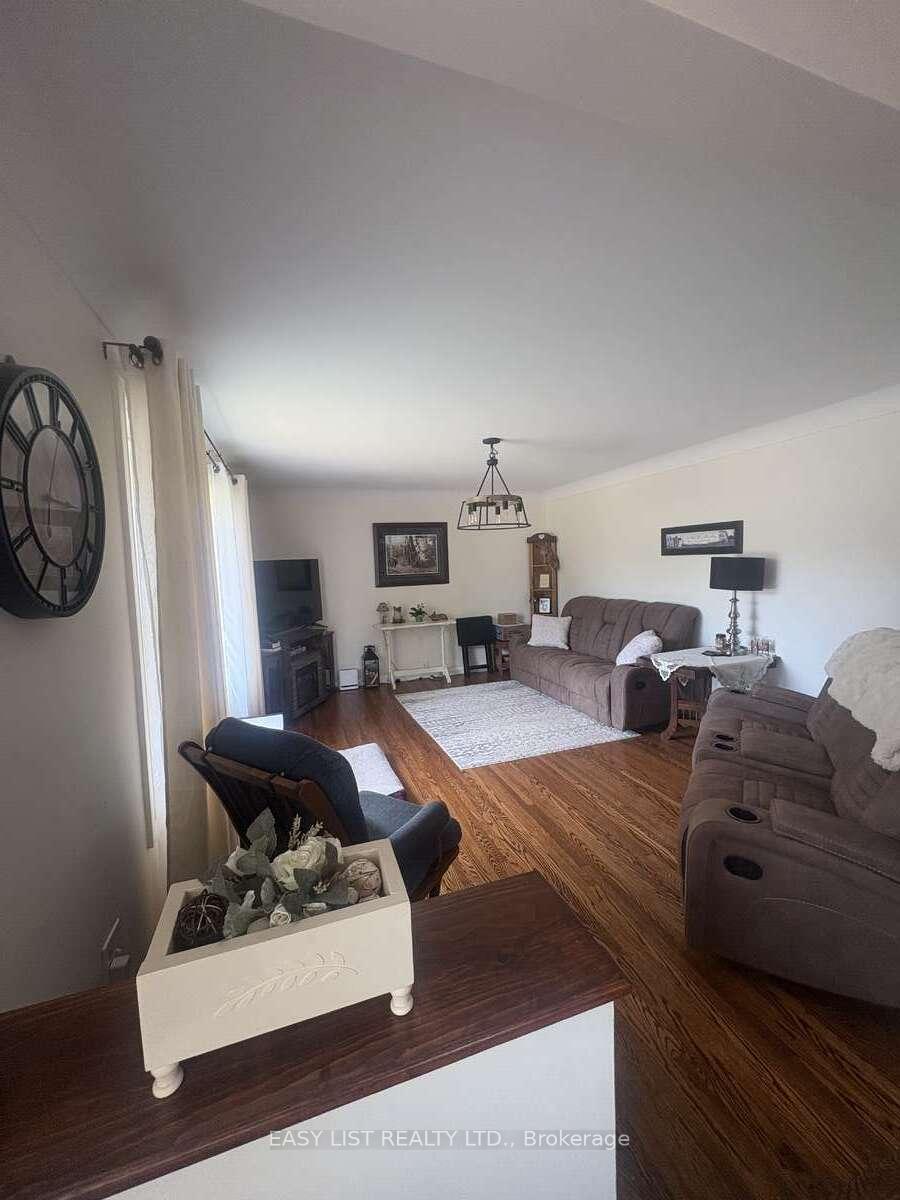 Photo 14 of 384 Charles Avenue, Renfrew — HOMEH