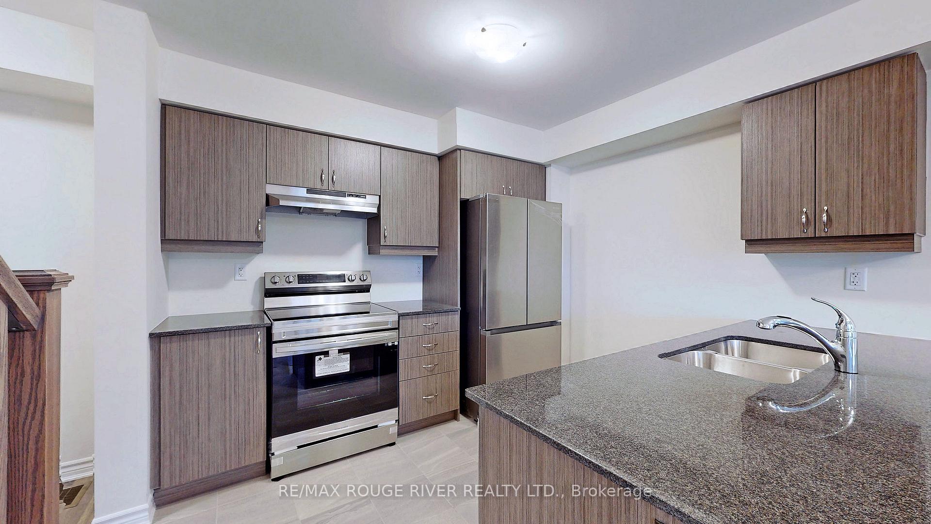 Photo 10 of 3352 Swordbill Street, Pickering, Rural Pickering — HOMEH