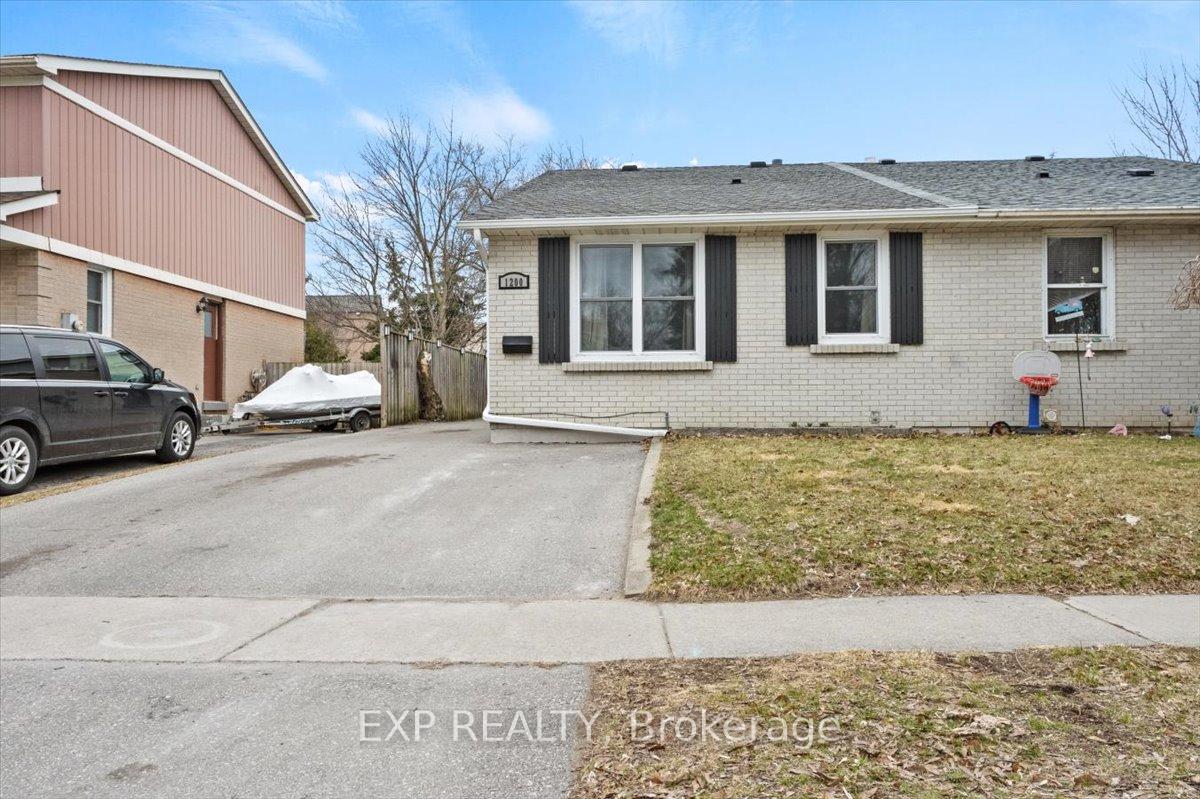 Photo 3 of 1200 Trowbridge Drive, Oshawa, Centennial — HOMEH