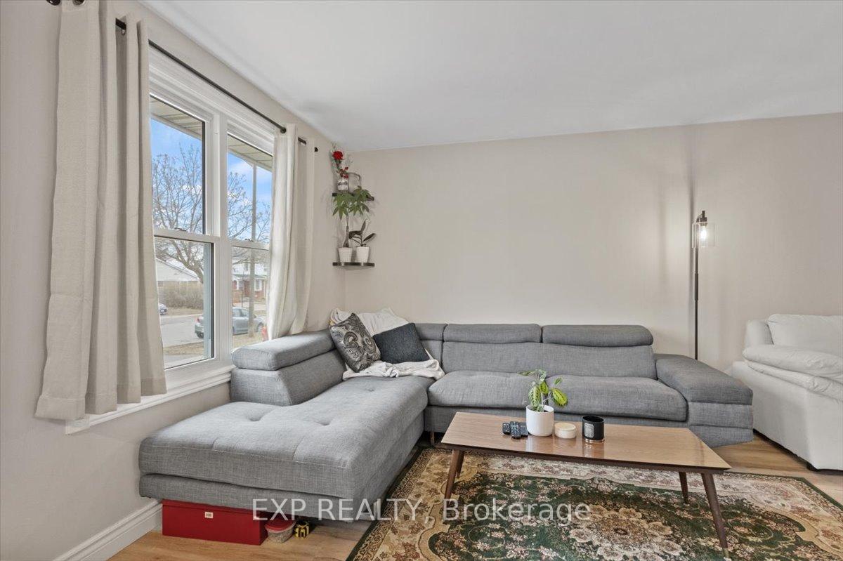 Photo 9 of 1200 Trowbridge Drive, Oshawa, Centennial — HOMEH