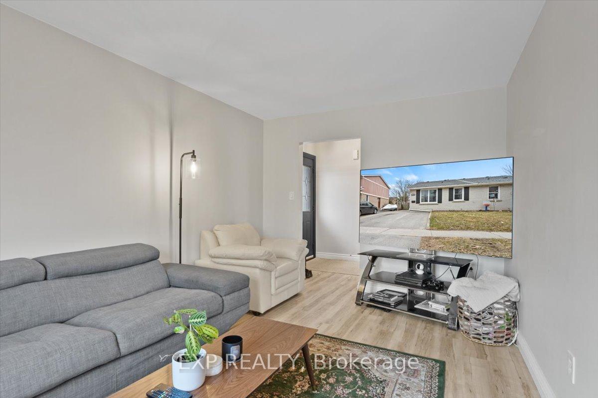 Photo 10 of 1200 Trowbridge Drive, Oshawa, Centennial — HOMEH