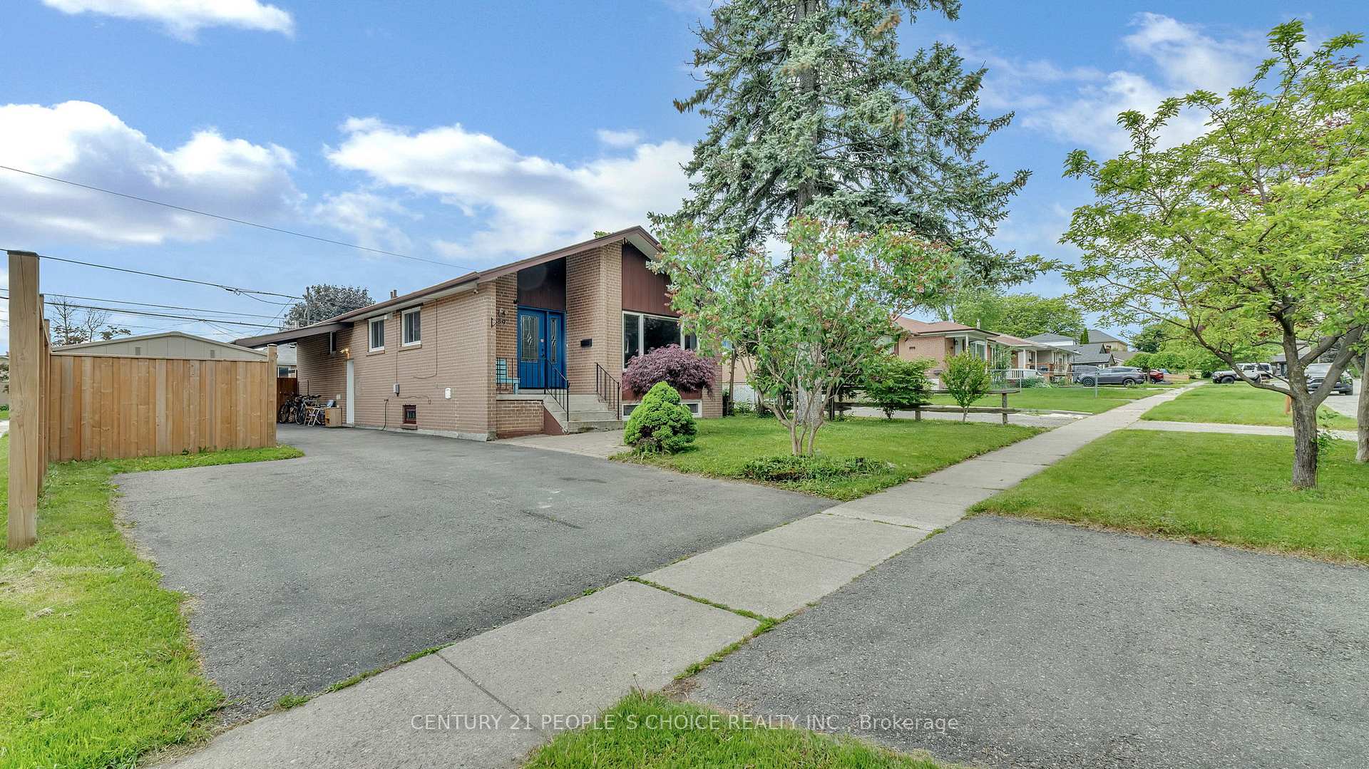 Photo 3 of 1339 Poprad Avenue, Pickering, Bay Ridges — HOMEH