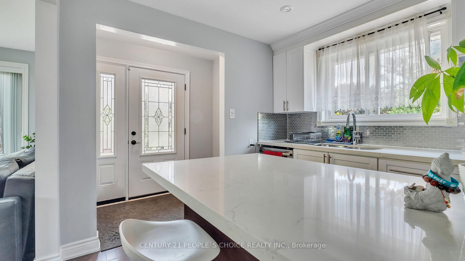 Photo 5 of 1339 Poprad Avenue, Pickering, Bay Ridges — HOMEH