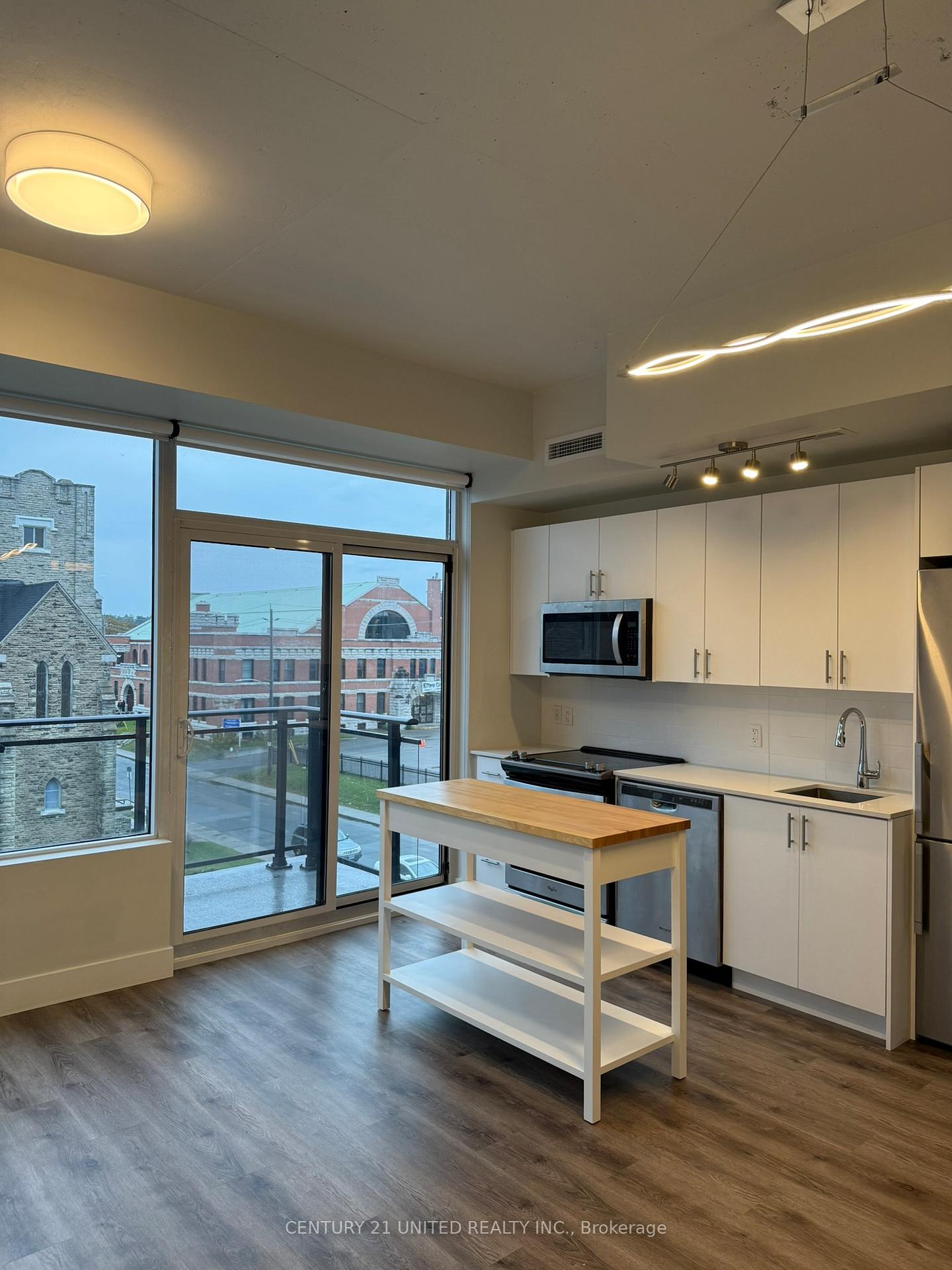 Front of Unit 426, 475 George Street N