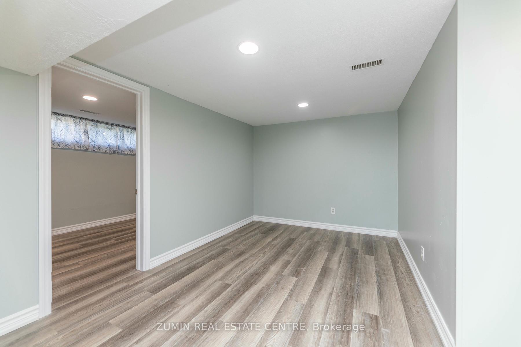 Photo 6 of Unit Bsmt, 858 Naroch Boulevard, Pickering, Bay Ridges — HOMEH